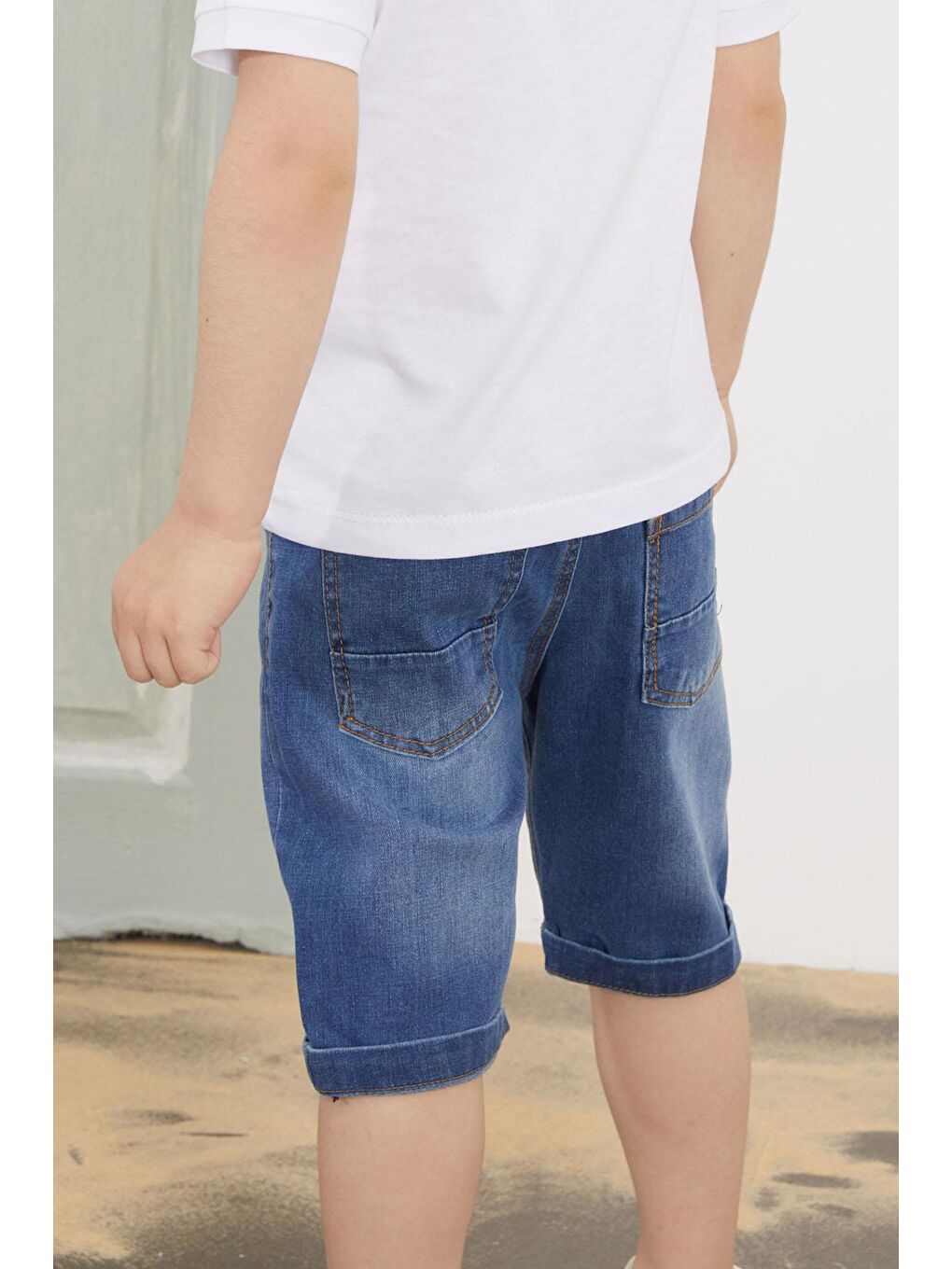 Beyaz Çizgili Polo Yaka Tişörtlü Jean Şortlu Erkek Çocuk Takım 18748-4