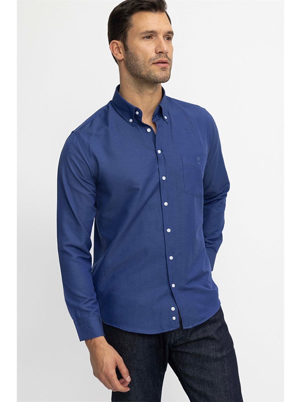 Erkek Regular Fit Klasik Kesim Oxford Doku Yaka Düğmeli Cepli Nakışlı İndigo Gömlek