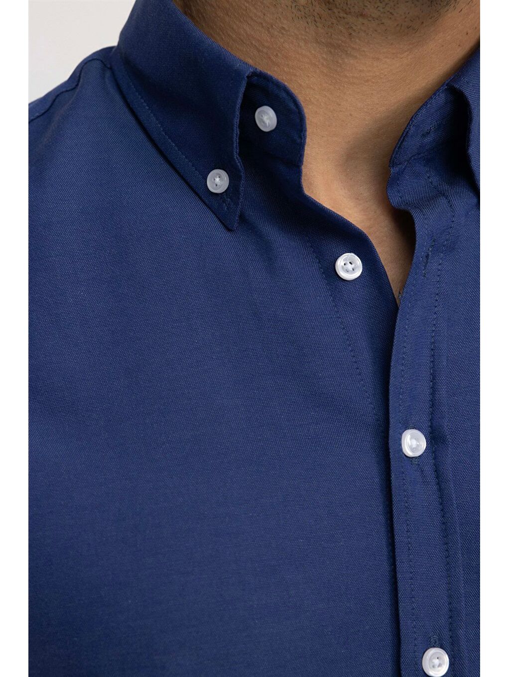 Erkek Regular Fit Klasik Kesim Oxford Doku Yaka Düğmeli Cepli Nakışlı İndigo Gömlek-2