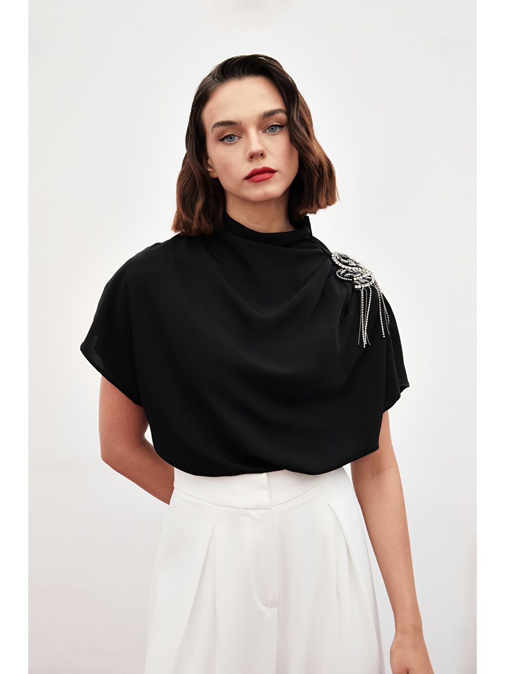 Tek Omuz Aksesuarlı Salaş Bluz - Siyah-2