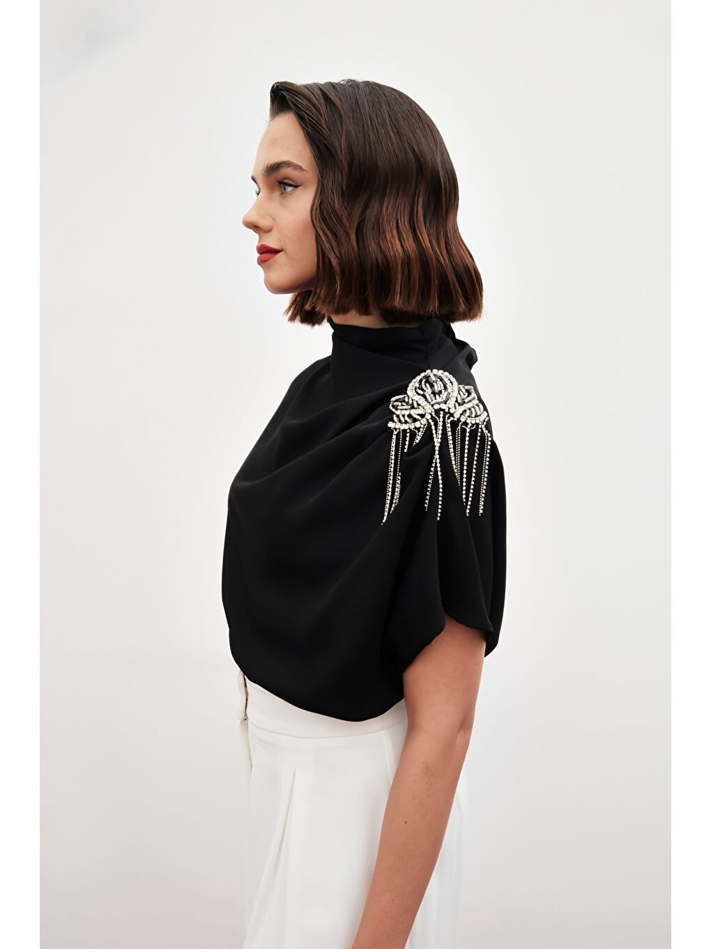 Tek Omuz Aksesuarlı Salaş Bluz - Siyah-6