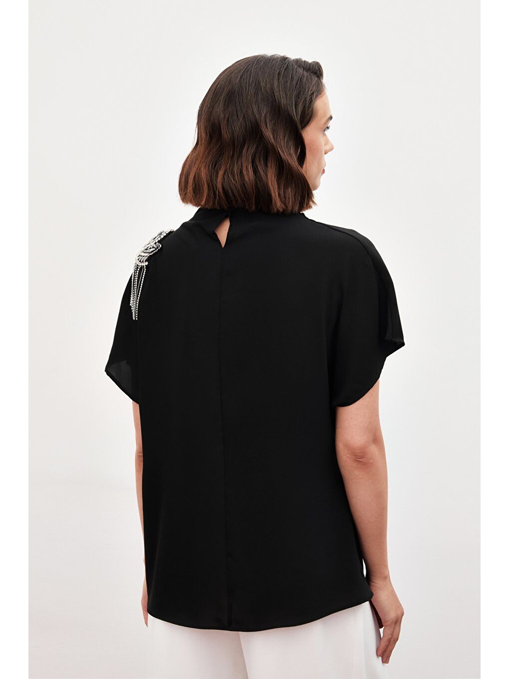 Tek Omuz Aksesuarlı Salaş Bluz - Siyah-7