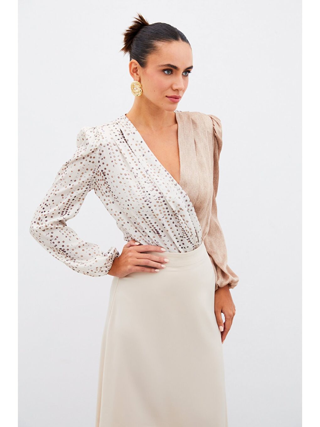 Bej Çift Desenli Kruvaze Bluz - Taş