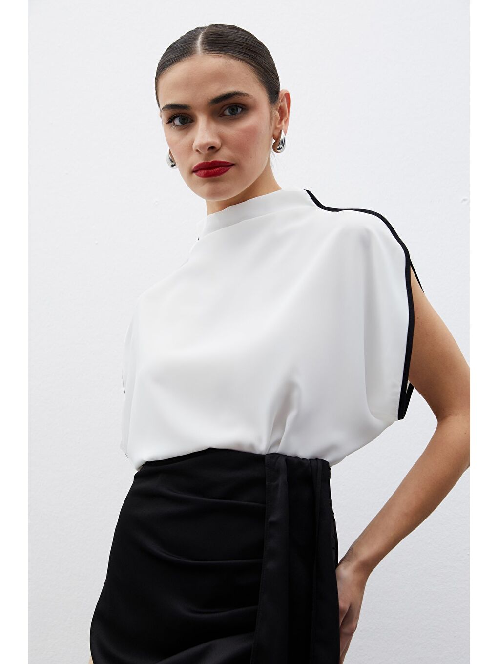 Boğazlı Kontrast Bluz - Ekru-3