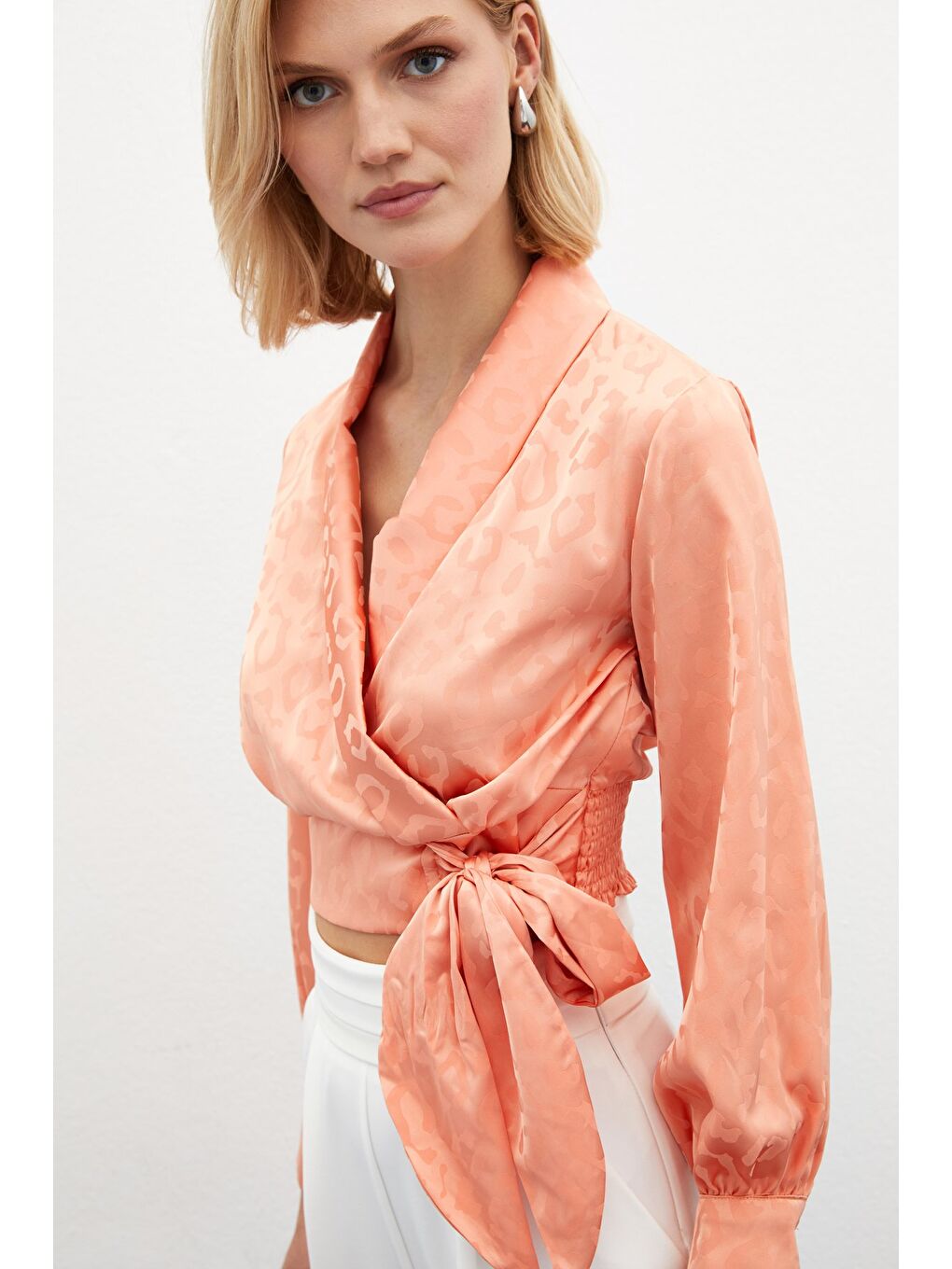Pembe Yan Kuşaklı Saten Bluz - Somon-2
