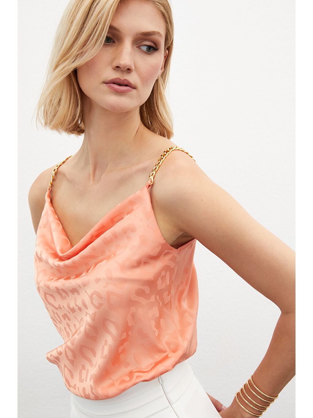 Pembe Zincir Askılı Saten Bluz - Somon