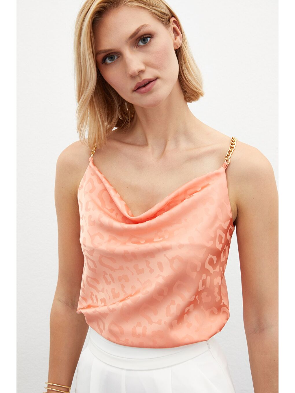 Pembe Zincir Askılı Saten Bluz - Somon-2