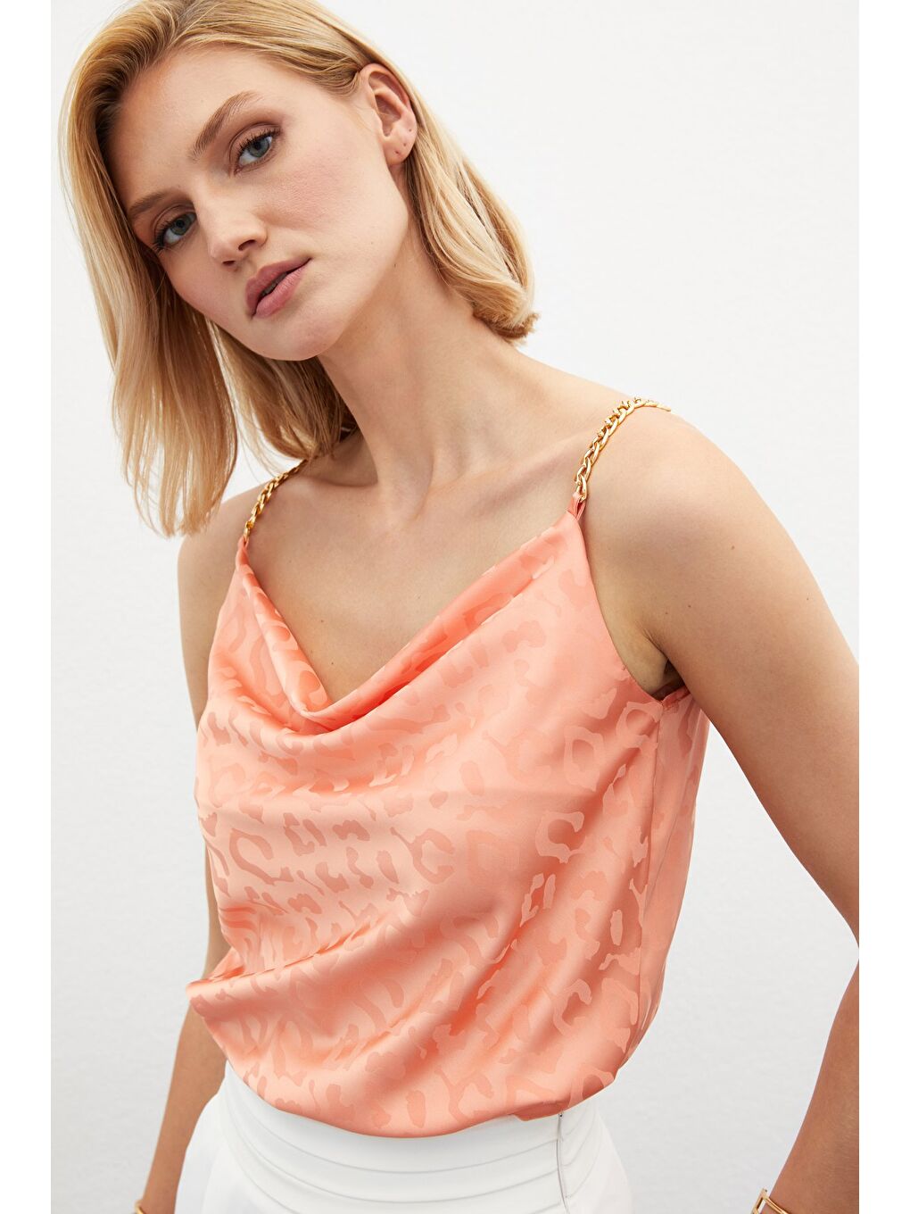 Pembe Zincir Askılı Saten Bluz - Somon-3