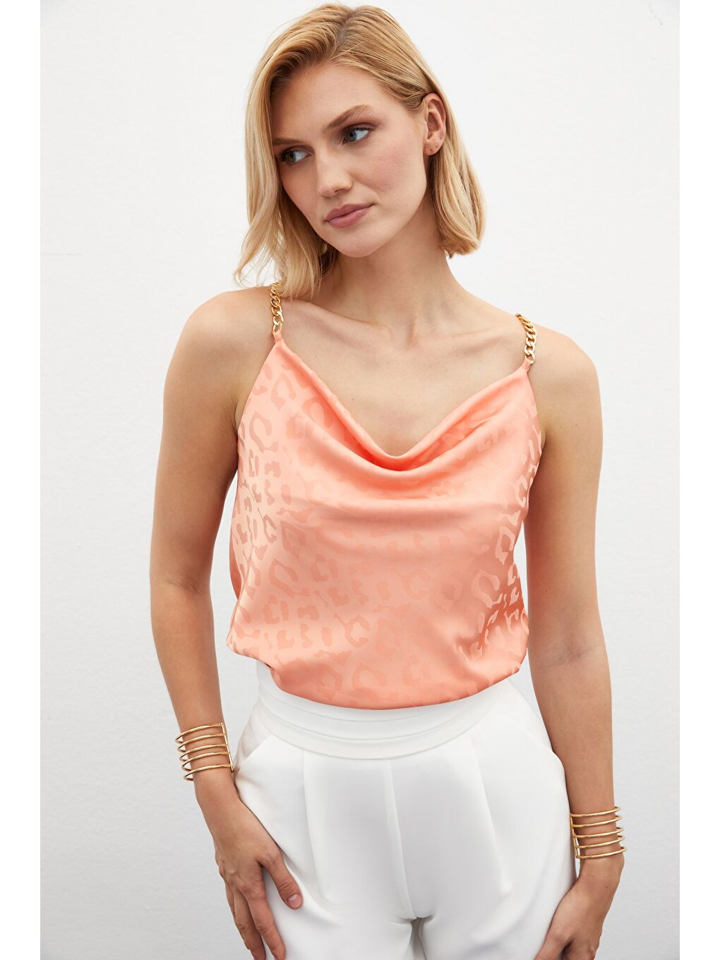 Pembe Zincir Askılı Saten Bluz - Somon-4