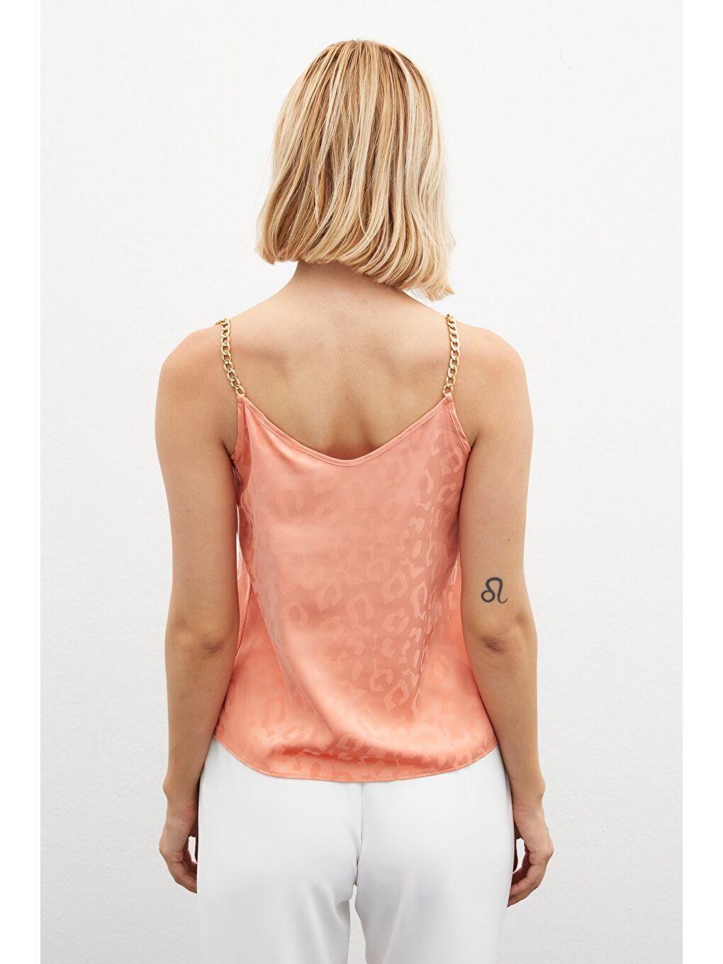Pembe Zincir Askılı Saten Bluz - Somon-5