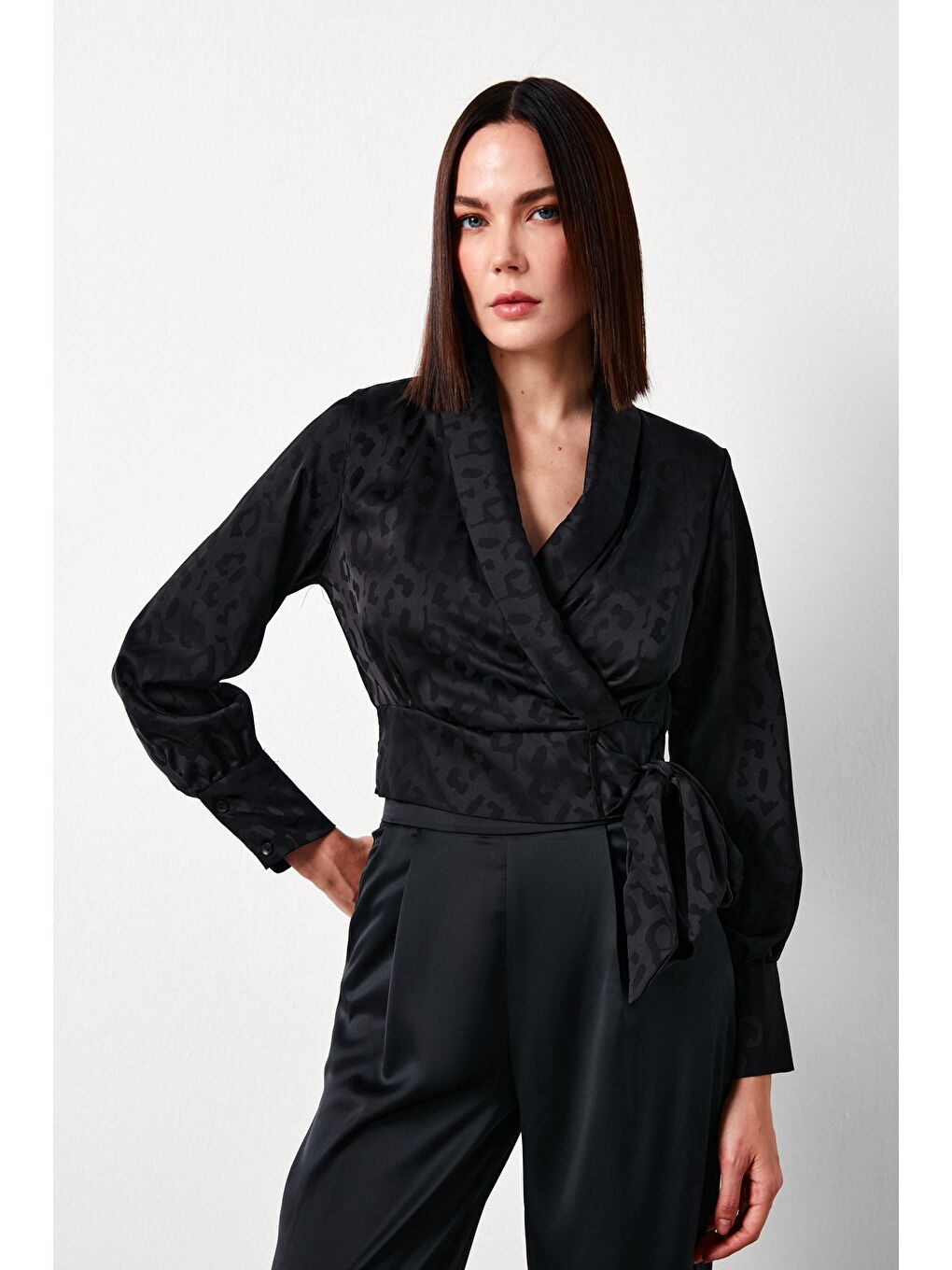 Yan Kuşaklı Saten Bluz - Siyah