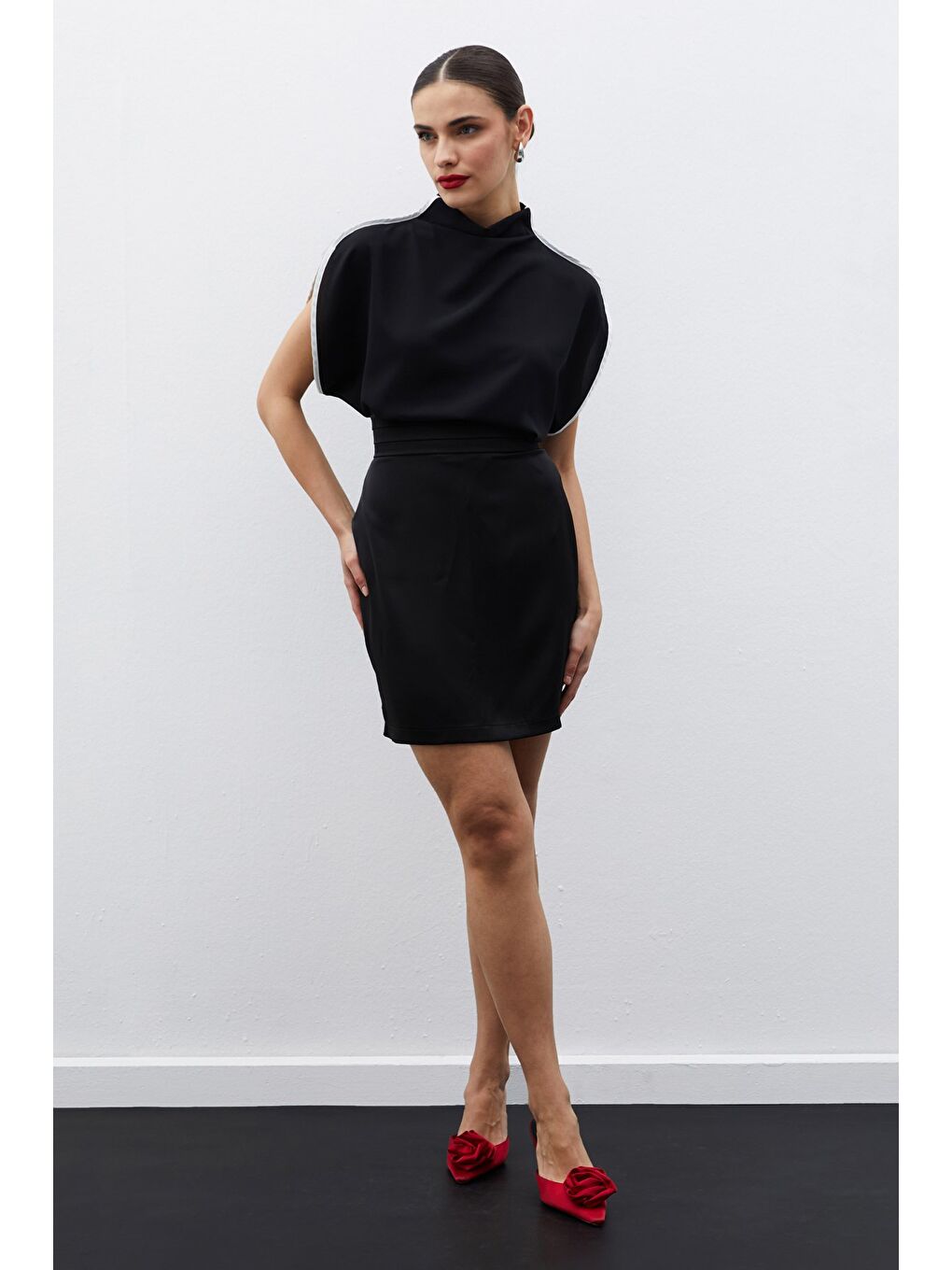 Boğazlı Kontrast Bluz - Siyah-1