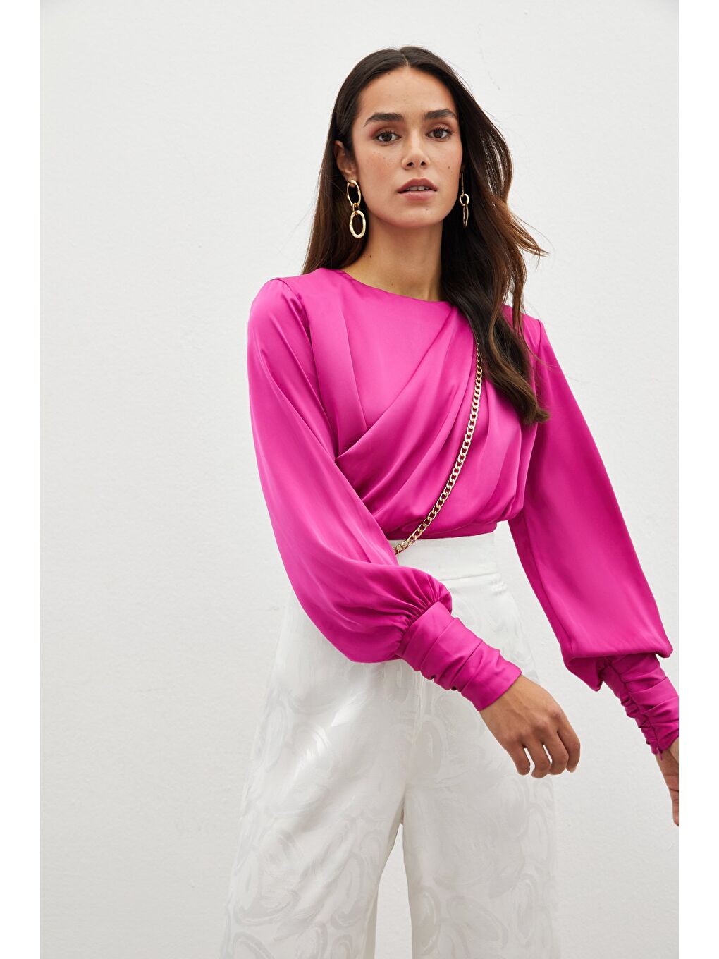 Ön Zincirli Saten Bluz - Fuşya