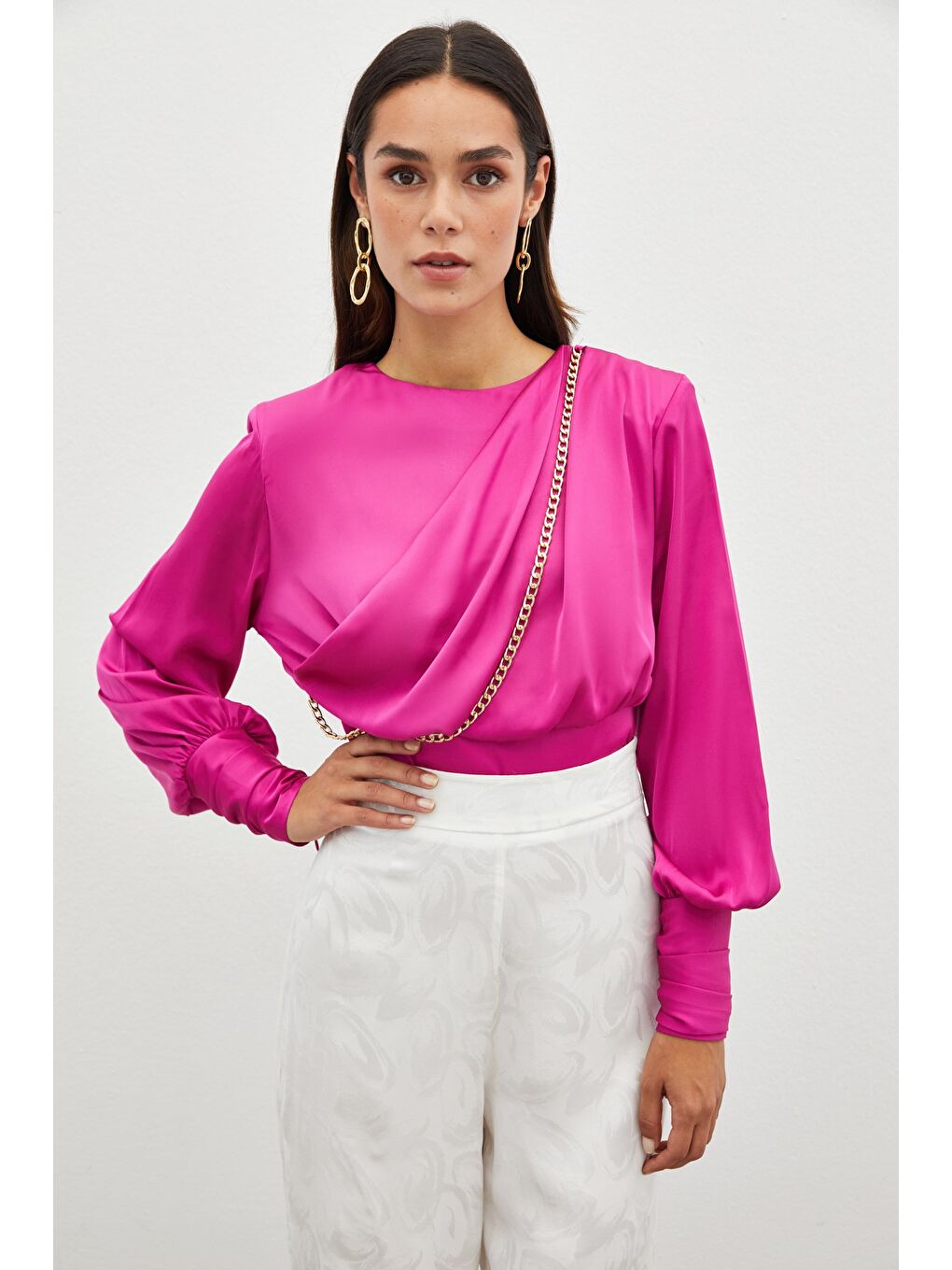 Ön Zincirli Saten Bluz - Fuşya-2
