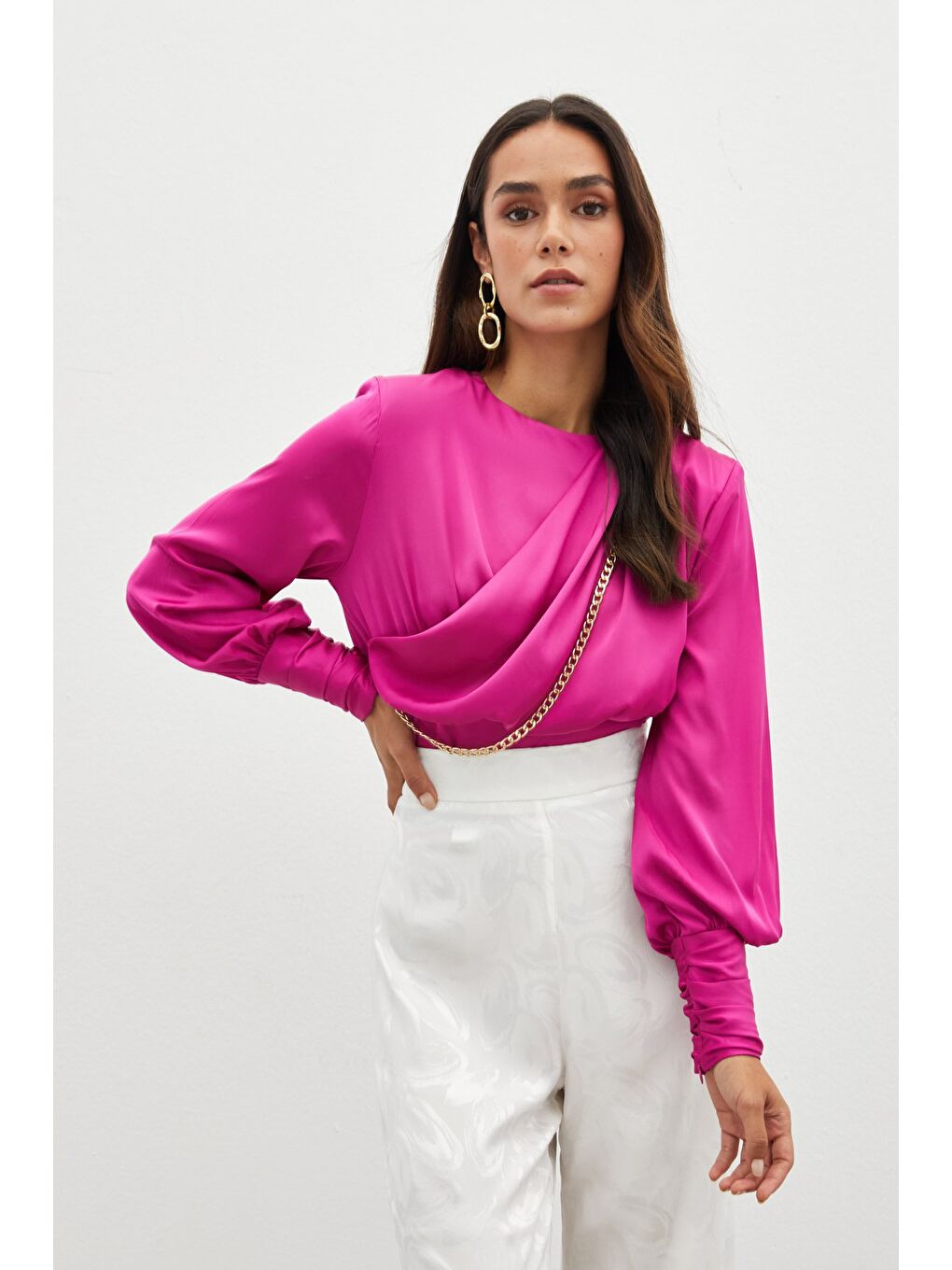 Ön Zincirli Saten Bluz - Fuşya-6