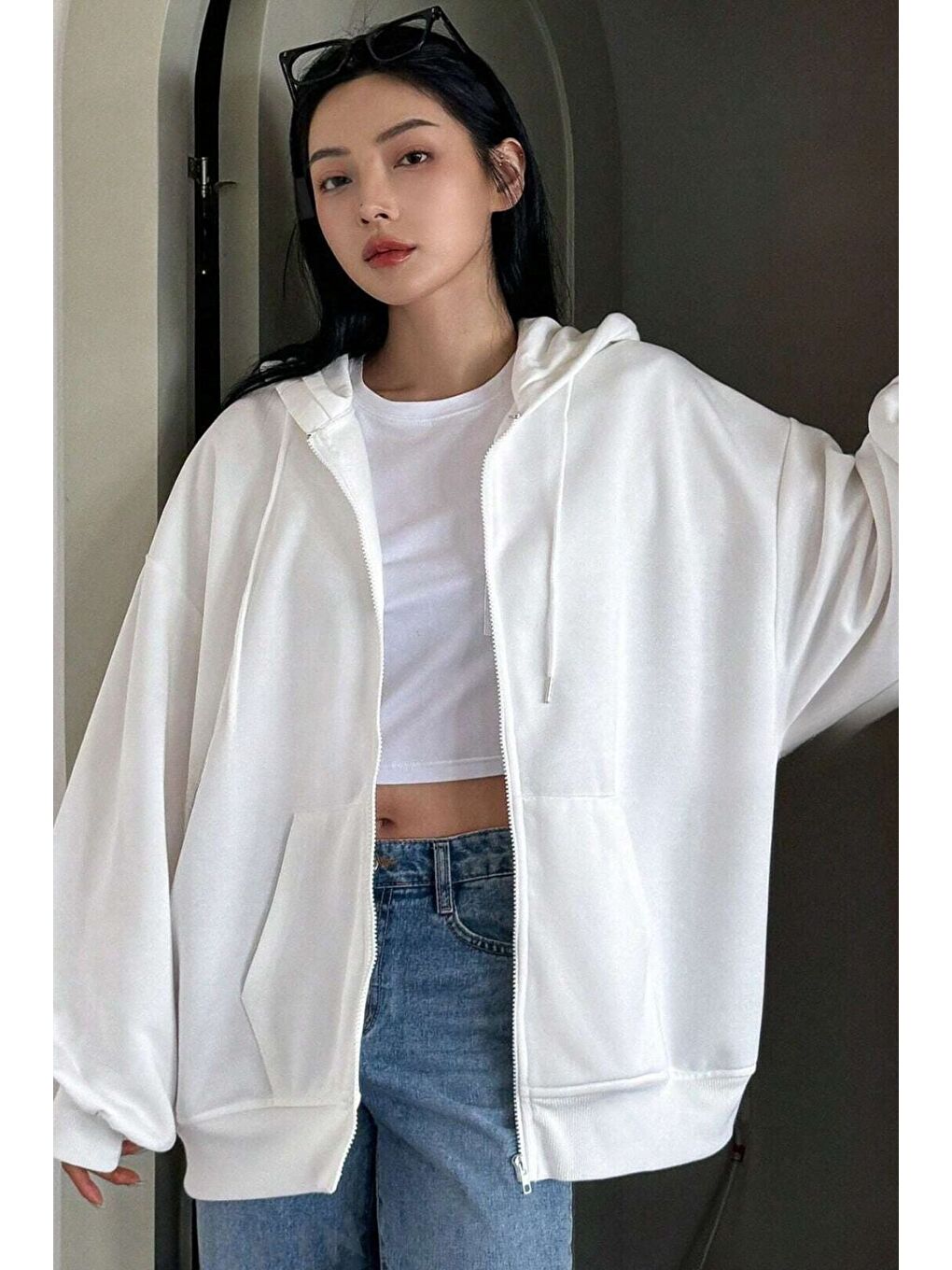 Kadın Beyaz Kapüşon Detay Fermuarlı Hırka-5