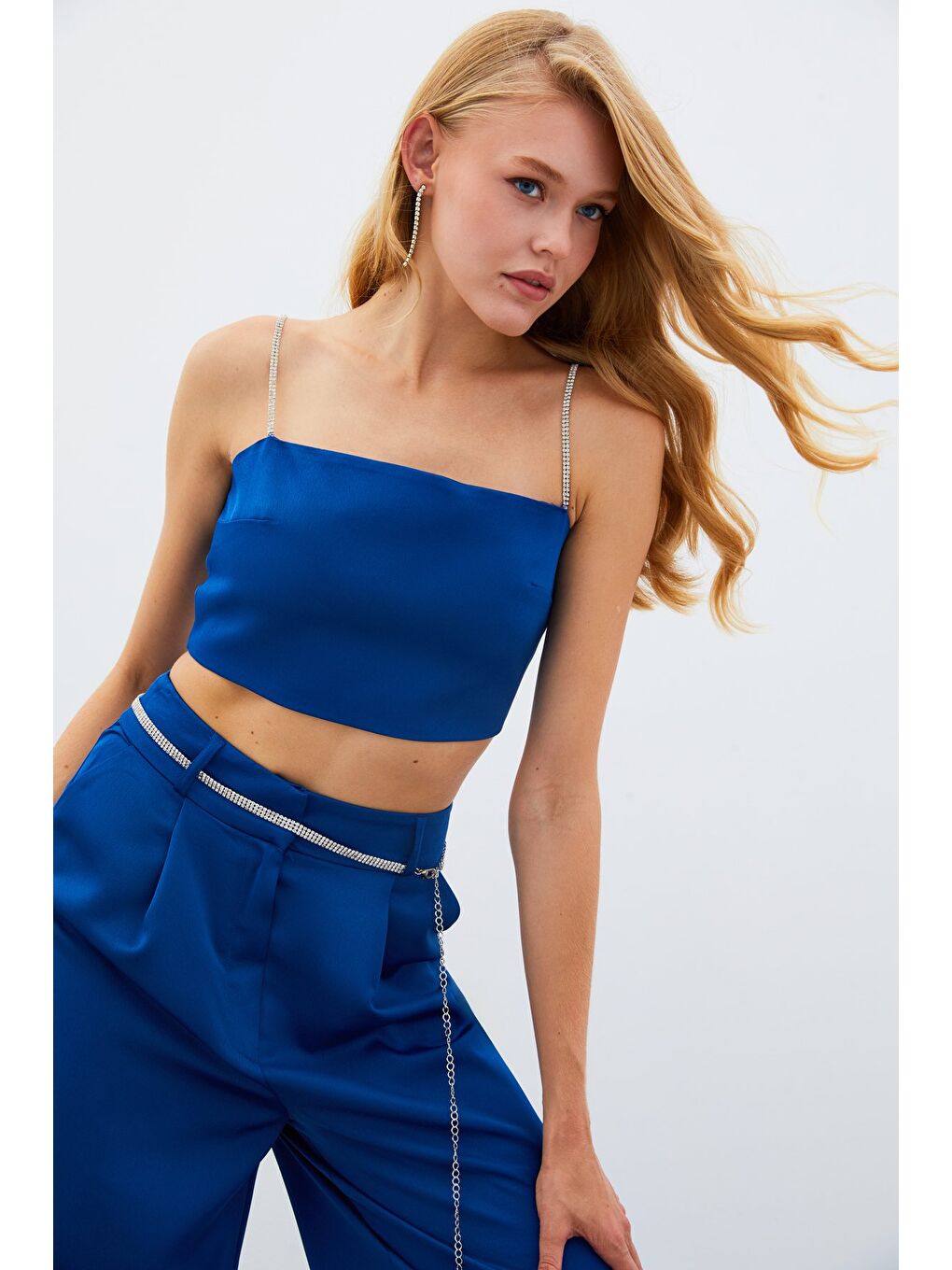 Taş Askılı Saten Crop Bluz - Mavi