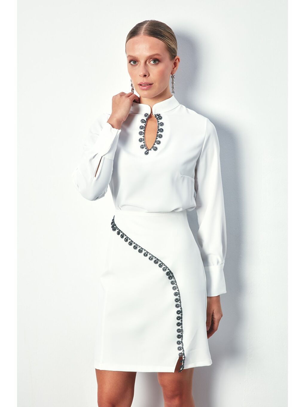 Yaka Damla Detaylı Bluz - Ekru