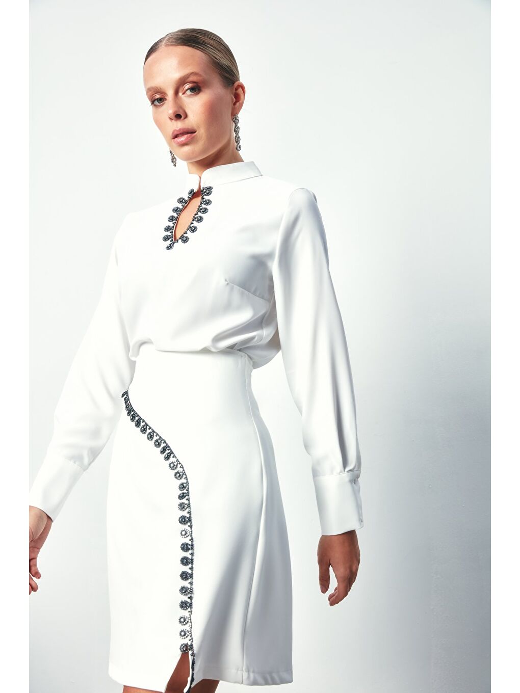 Yaka Damla Detaylı Bluz - Ekru-2