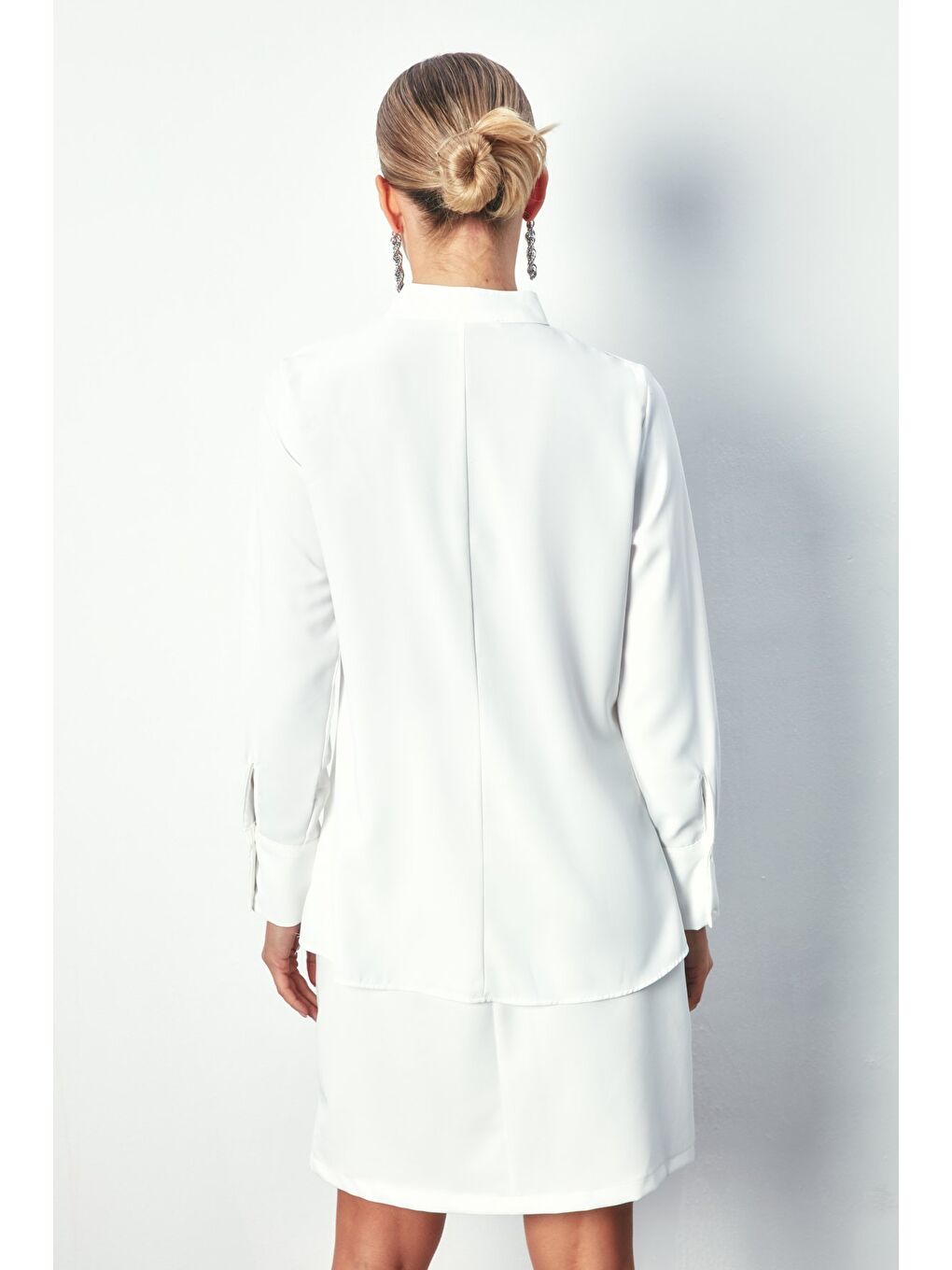 Yaka Damla Detaylı Bluz - Ekru-5