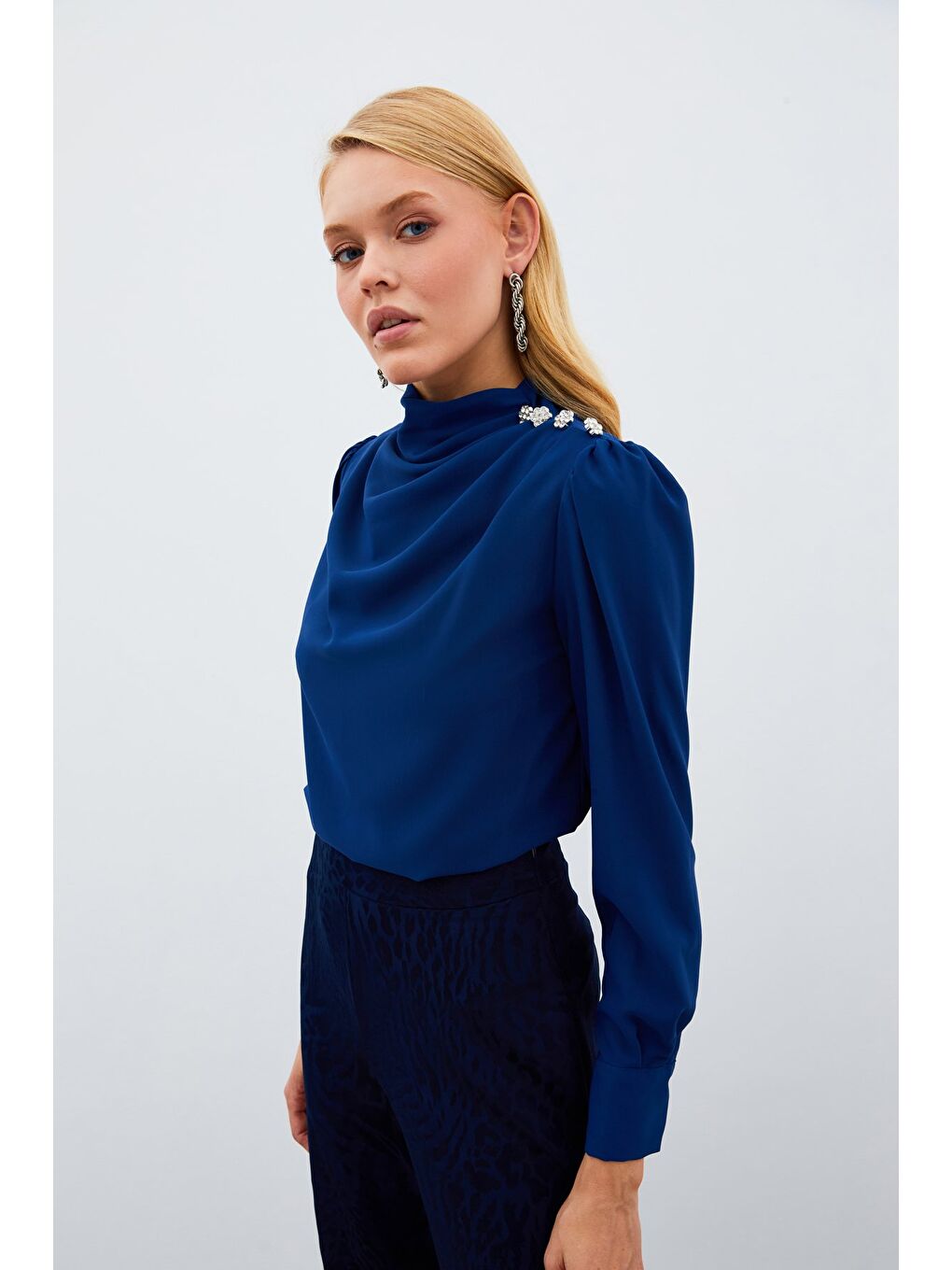 Düğmeleri Taş Detaylı Bluz - Lacivert-4