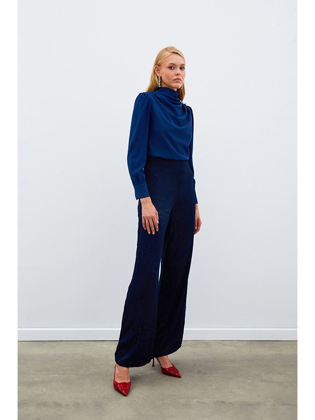 Düğmeleri Taş Detaylı Bluz - Lacivert-6