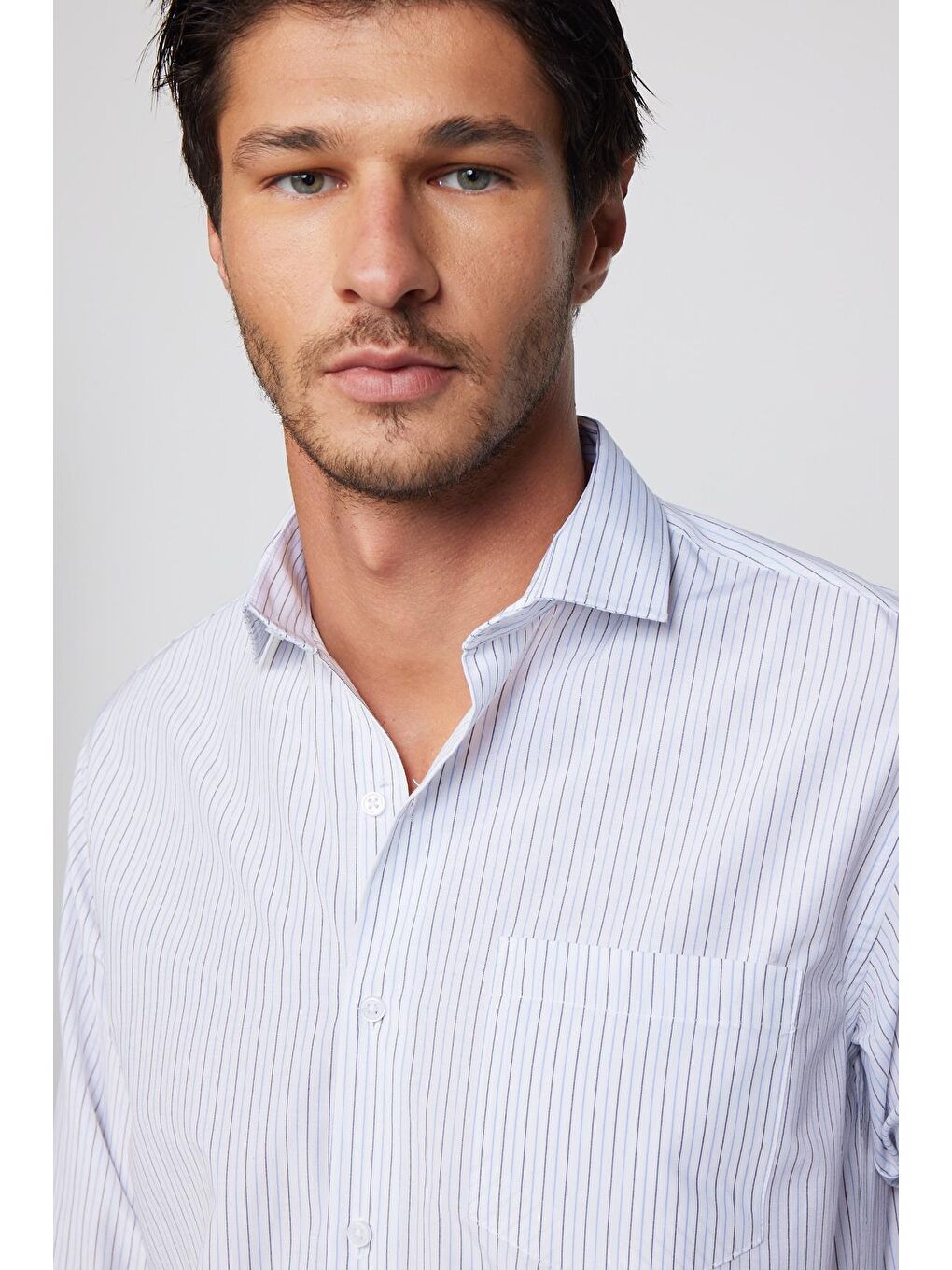Erkek Regular Fit Klasik Kesim Tek Cepli Çizgili Beyaz İtalyan Yaka Gömlek-1