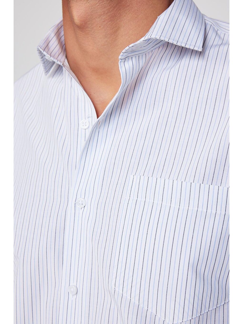 Erkek Regular Fit Klasik Kesim Tek Cepli Çizgili Beyaz İtalyan Yaka Gömlek-3