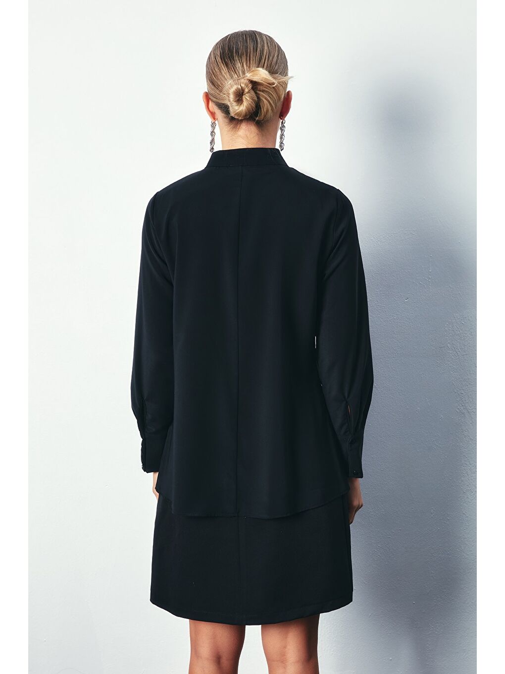 Yaka Damla Detaylı Bluz - Siyah-5