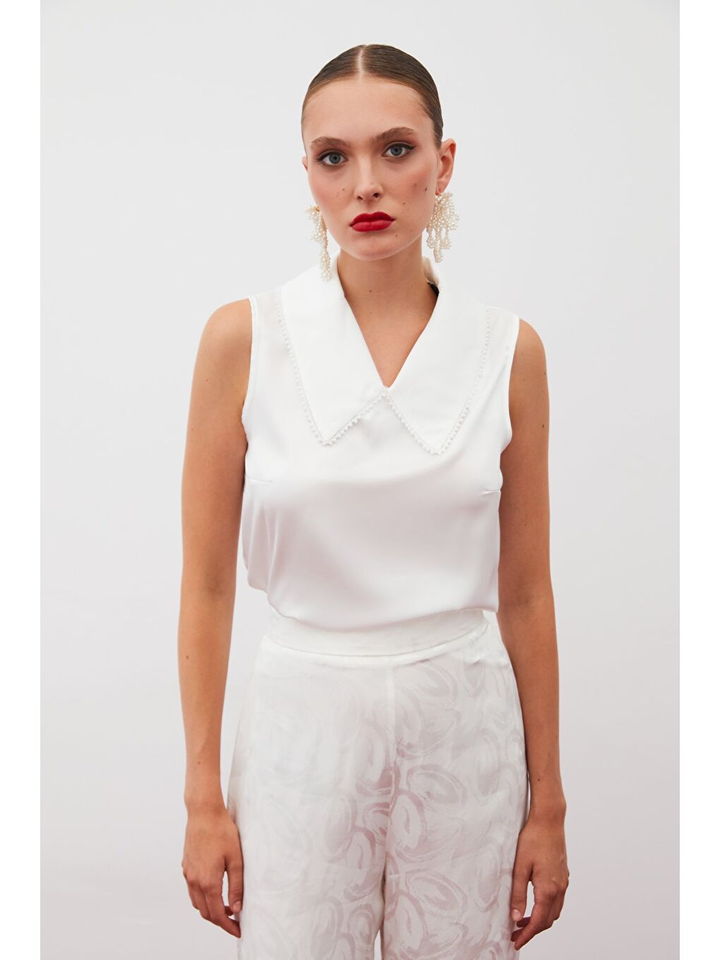 İnci Yakalı Kolsuz Bluz - Ekru-1