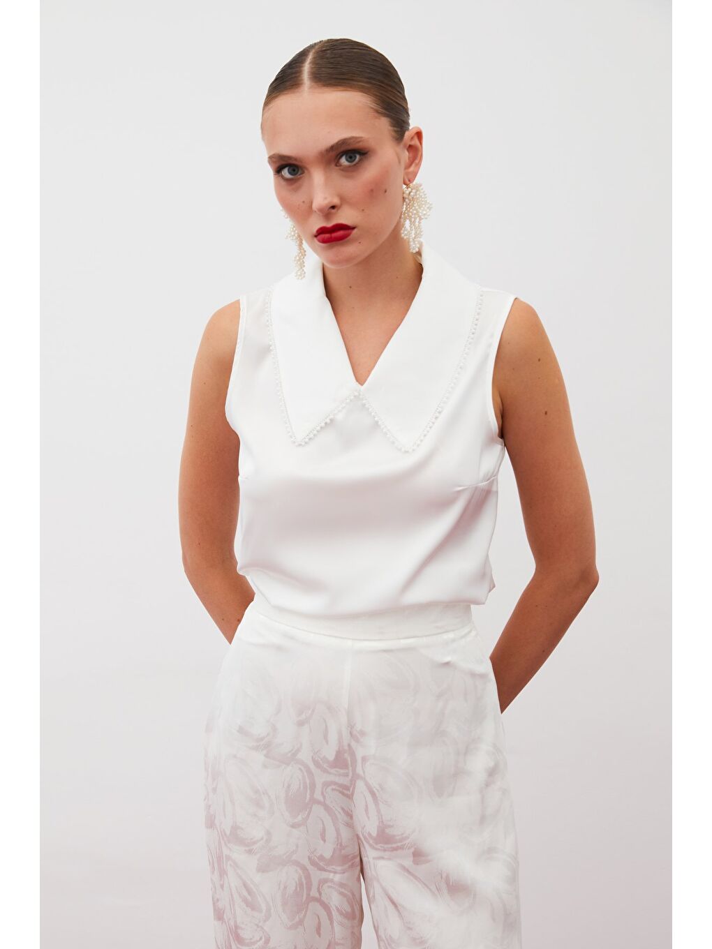 İnci Yakalı Kolsuz Bluz - Ekru-2