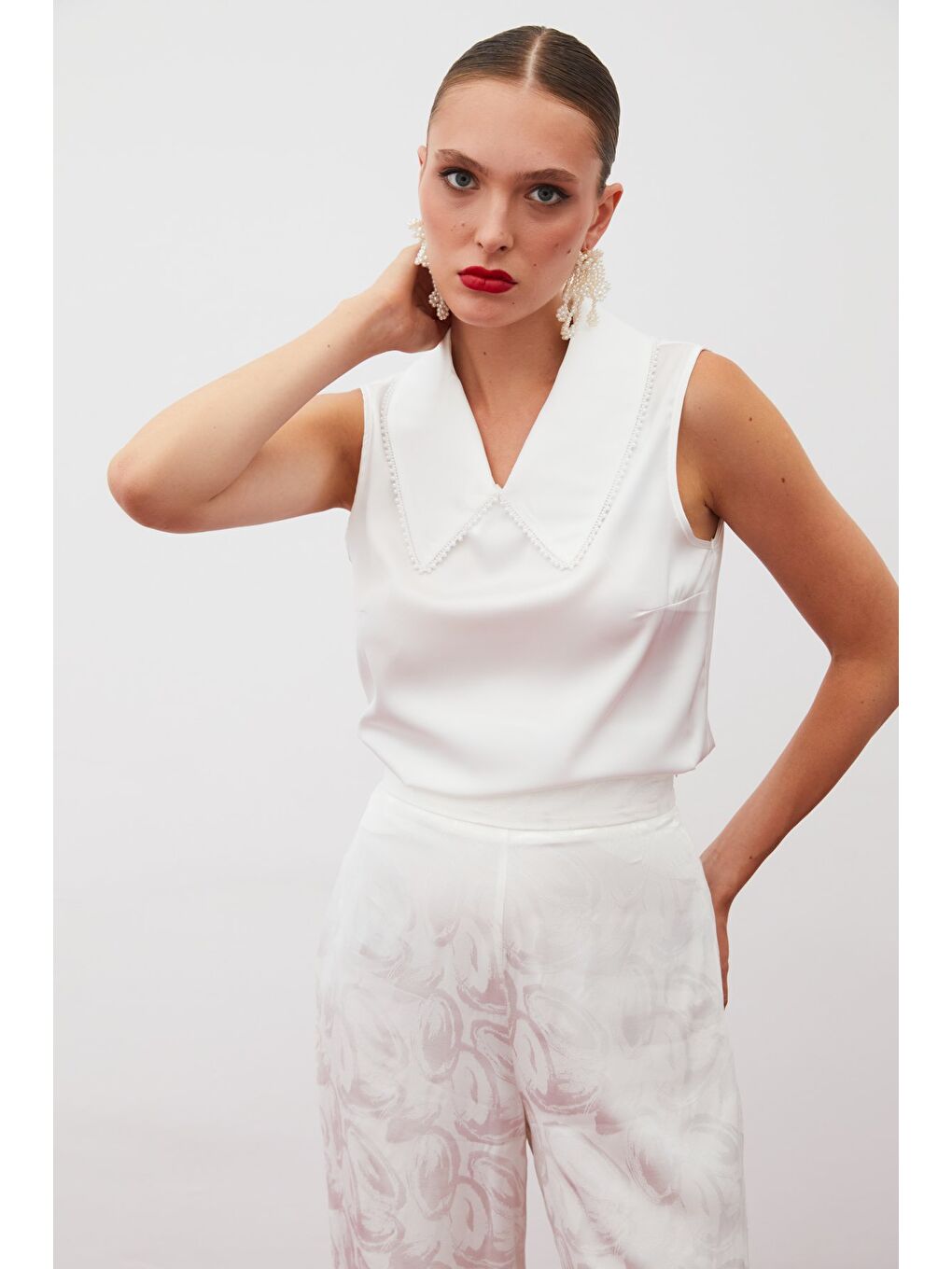 İnci Yakalı Kolsuz Bluz - Ekru-3