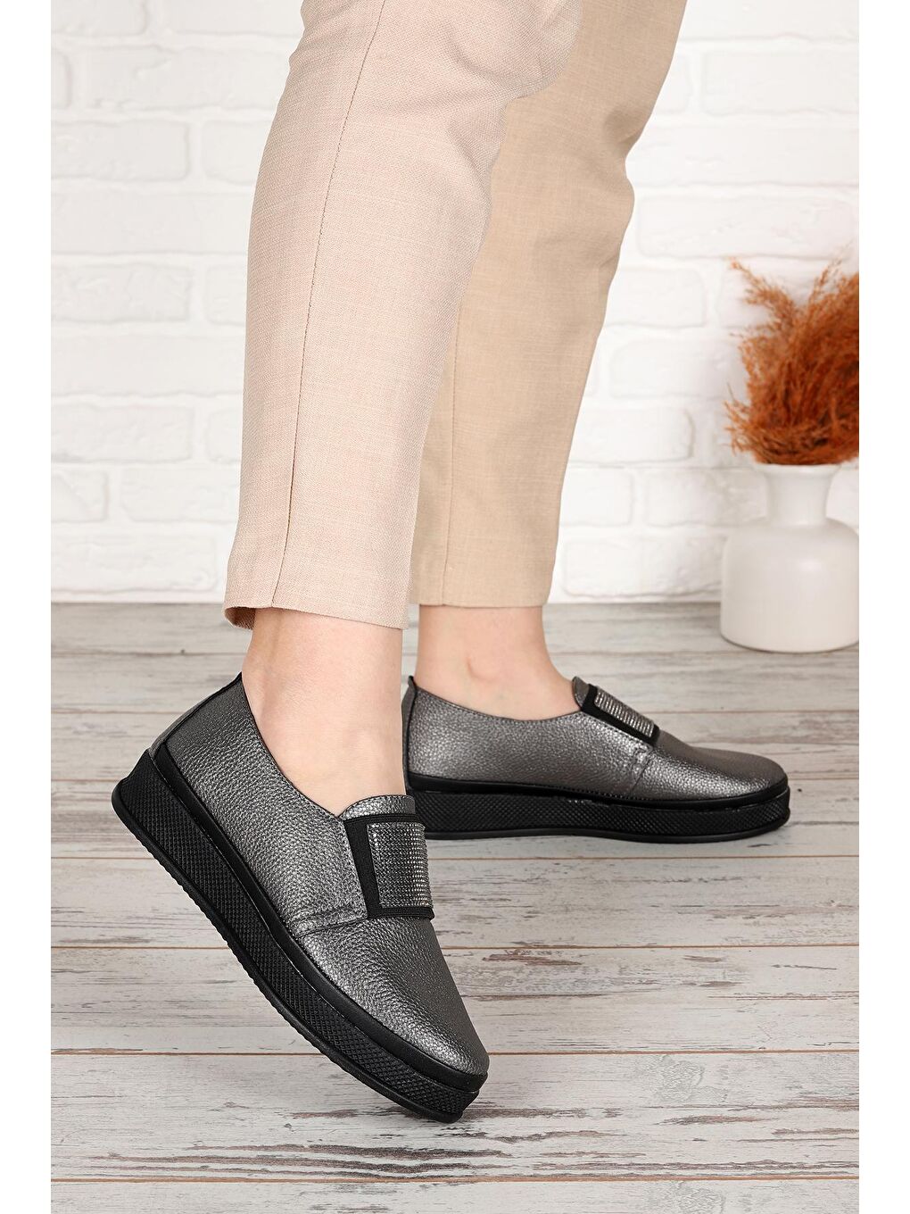 Bej Kırışık Taşlı Rahat Anatomik Kadın Ayakkabı Pnt 673378