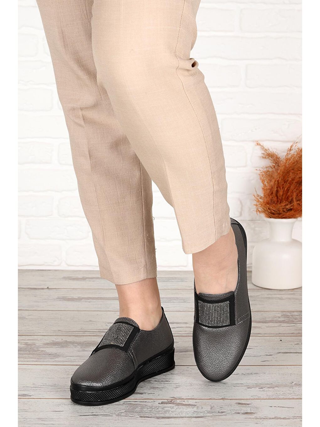 Bej Kırışık Taşlı Rahat Anatomik Kadın Ayakkabı Pnt 673378-1