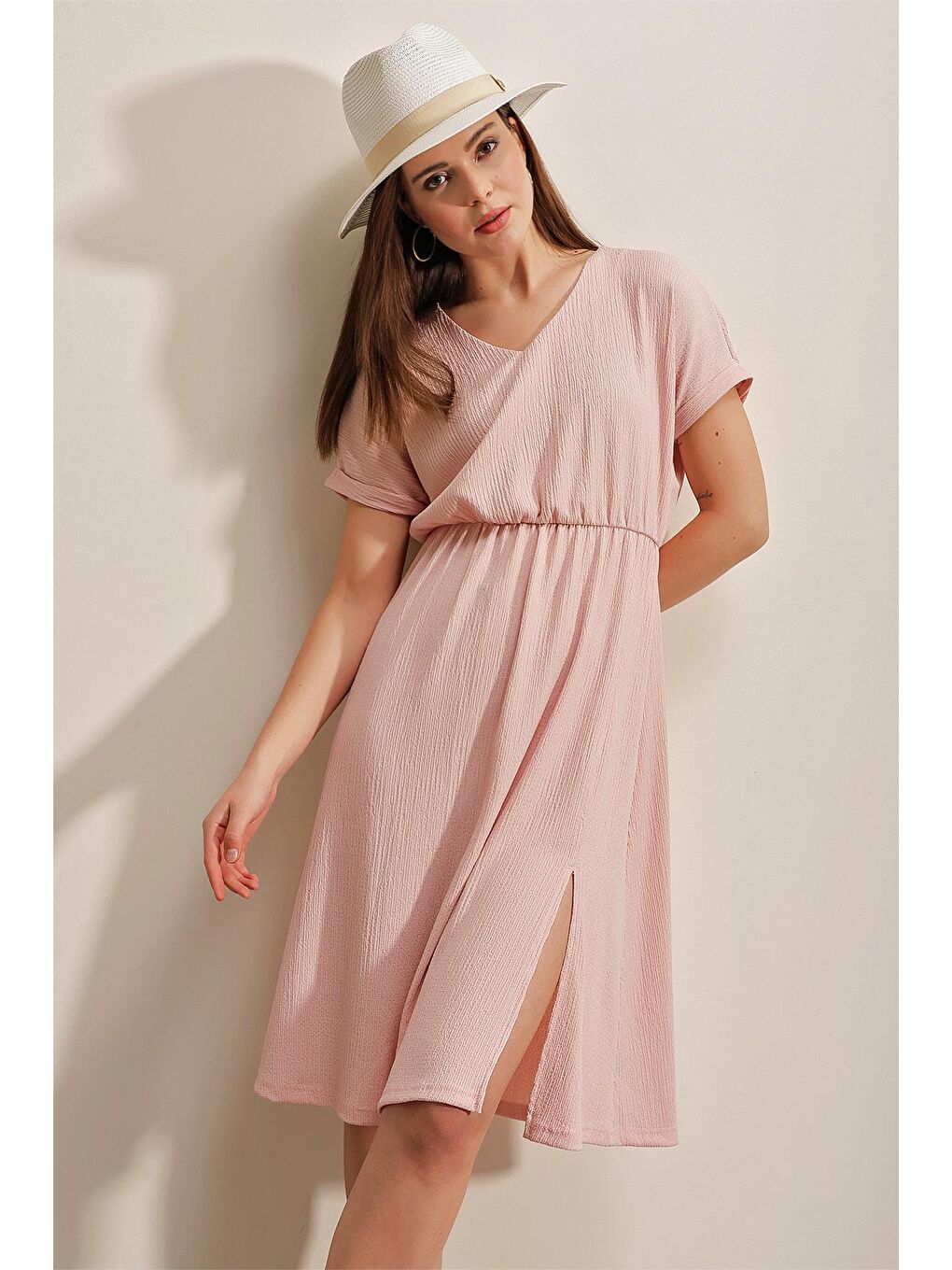 Pembe 2378 V Yaka Yırtmaçlı Örme Elbise - Pudra-2