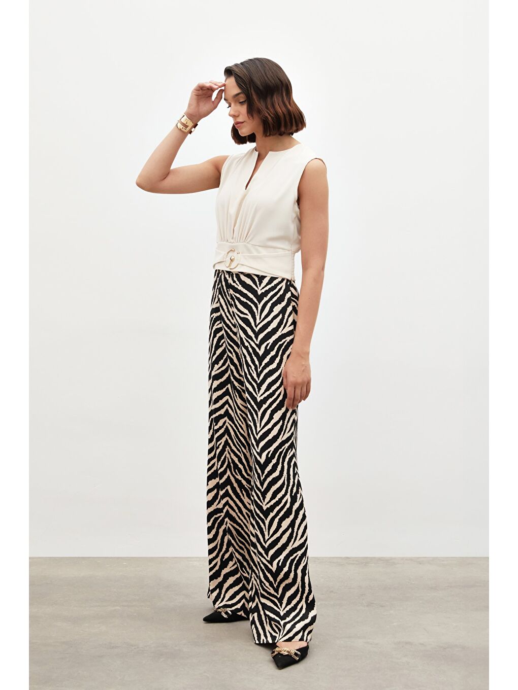 Toka Detaylı Kolsuz Bluz - Bej-2