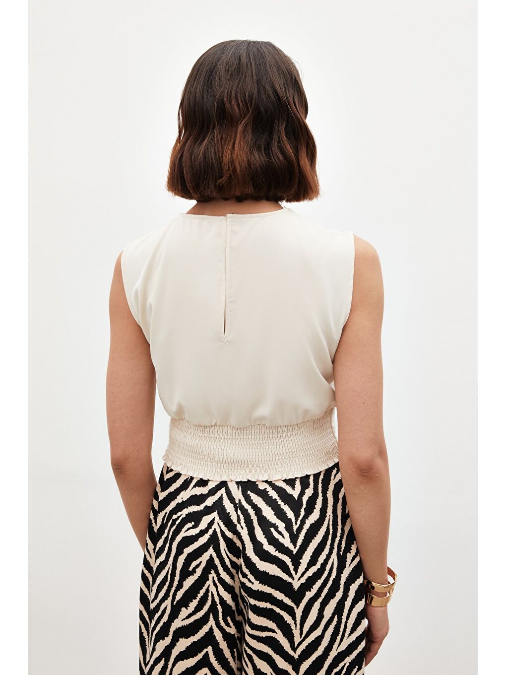 Toka Detaylı Kolsuz Bluz - Bej-6