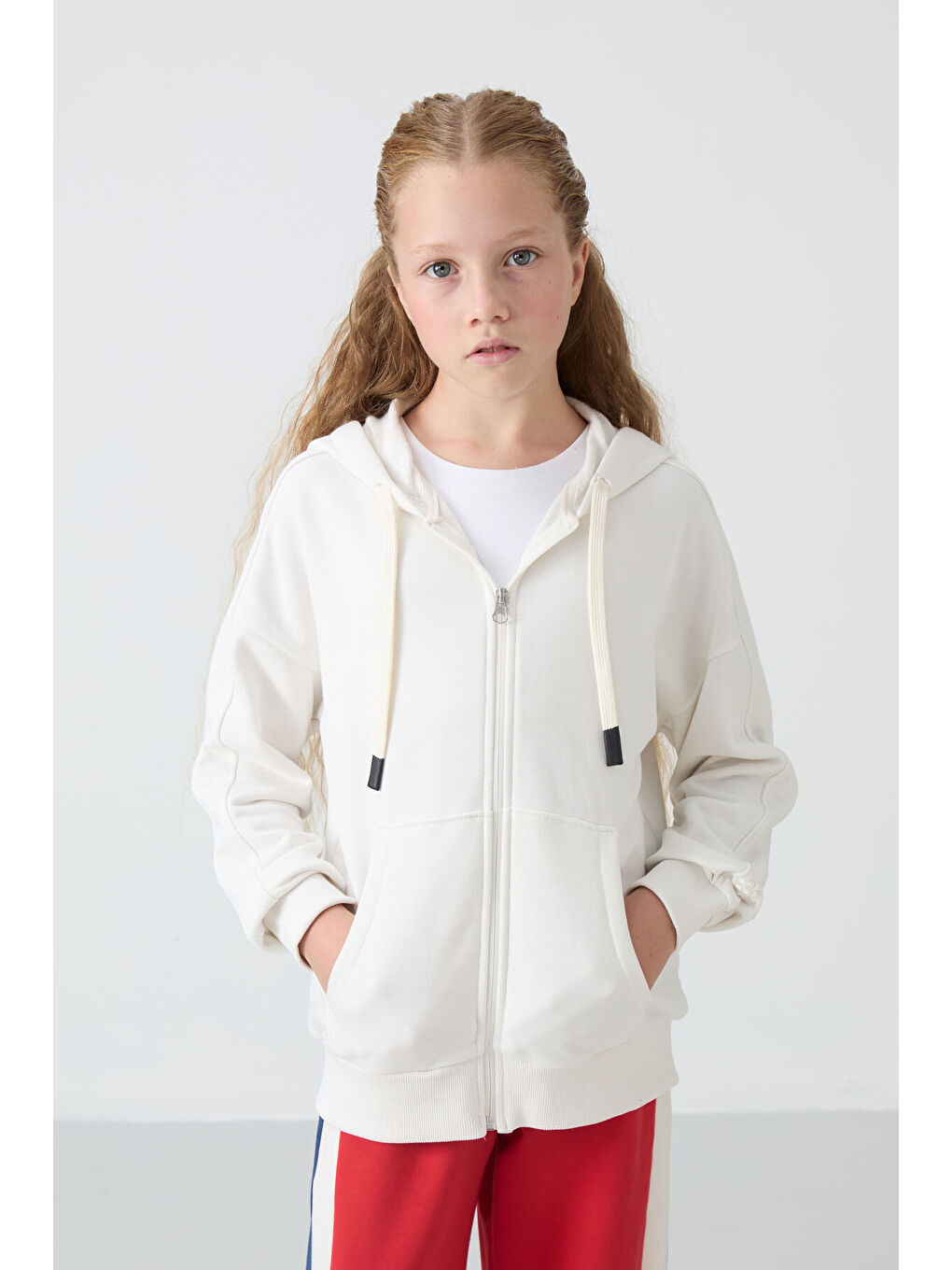 Ekru Pamuklu İçi Tüylü Yumuşak Dokulu Standart Fit Nakışlı Kız Çocuk Sweatshirt - 75149