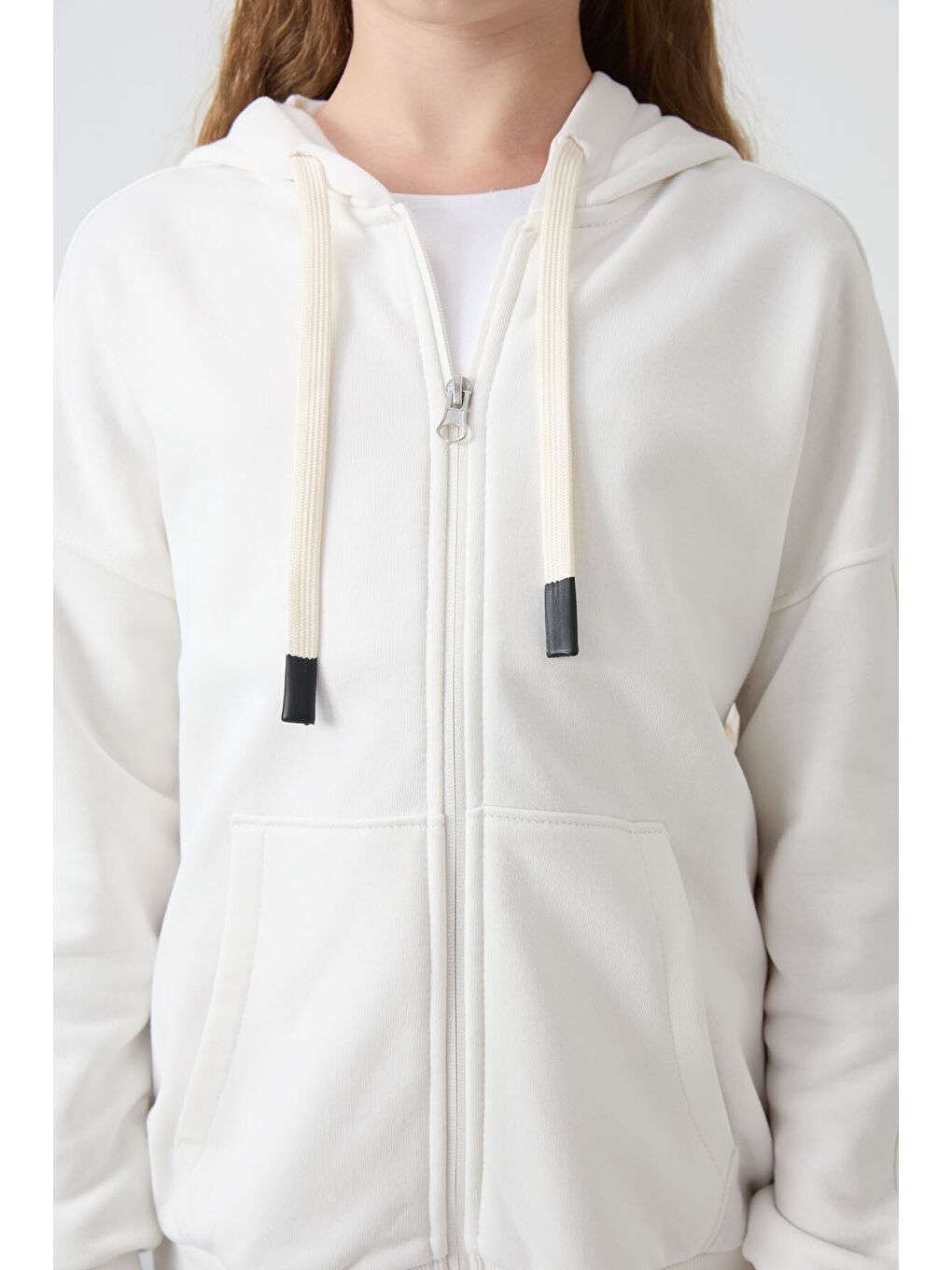 Ekru Pamuklu İçi Tüylü Yumuşak Dokulu Standart Fit Nakışlı Kız Çocuk Sweatshirt - 75149-2