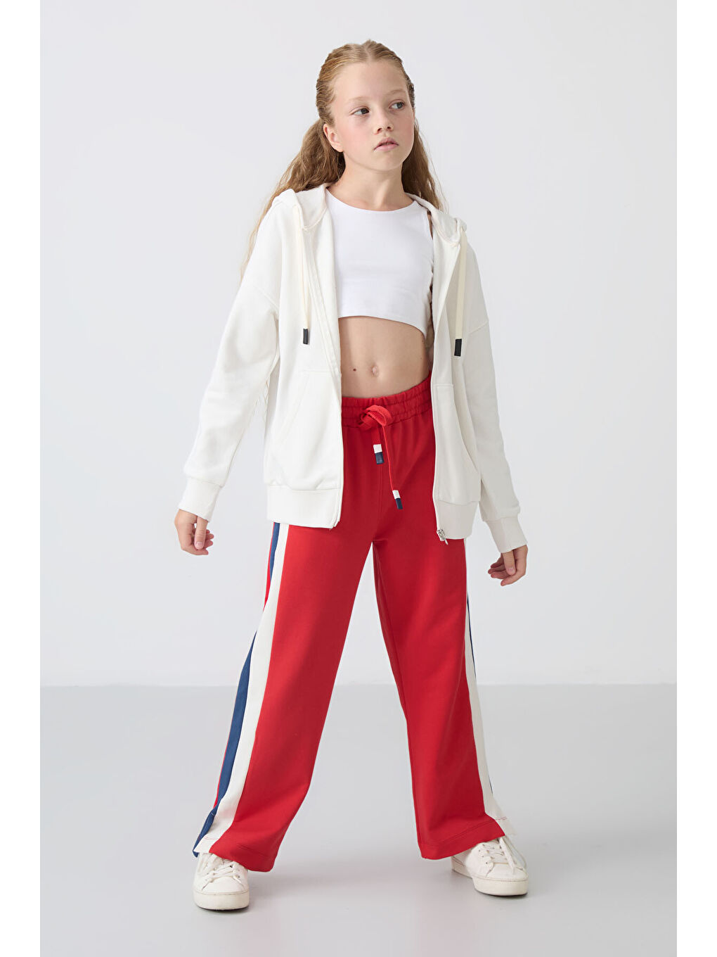 Ekru Pamuklu İçi Tüylü Yumuşak Dokulu Standart Fit Nakışlı Kız Çocuk Sweatshirt - 75149-4