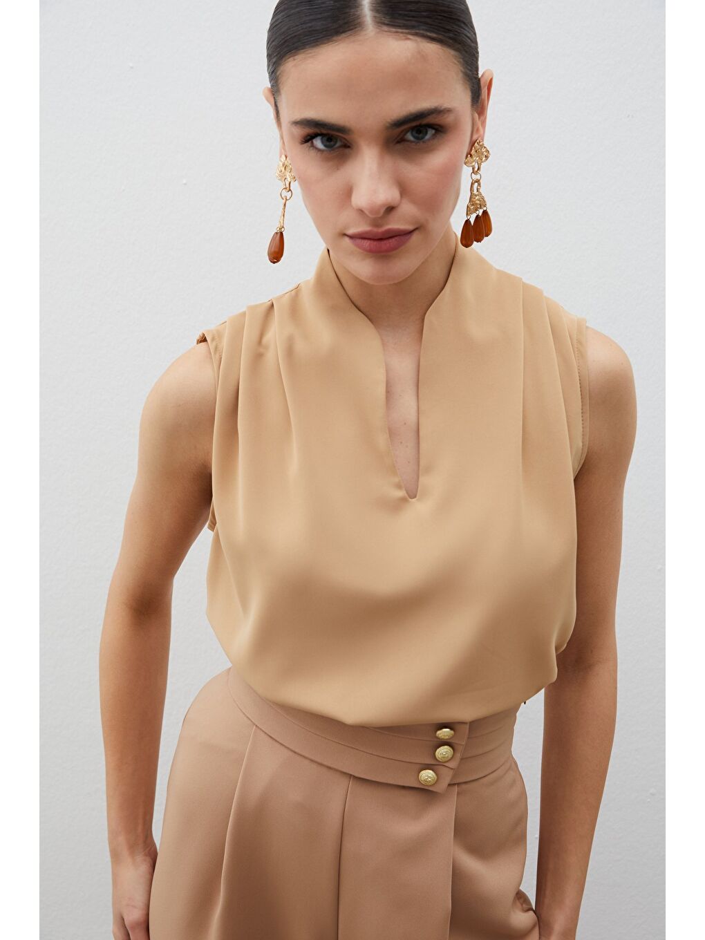 Kahverengi Hakim Yaka Kolsuz Bluz - Camel-2