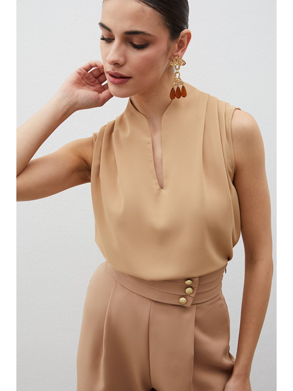 Kahverengi Hakim Yaka Kolsuz Bluz - Camel-3
