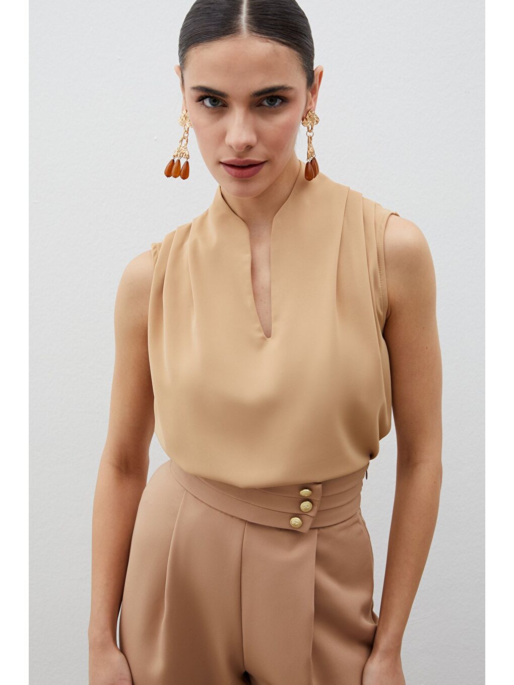 Kahverengi Hakim Yaka Kolsuz Bluz - Camel-4