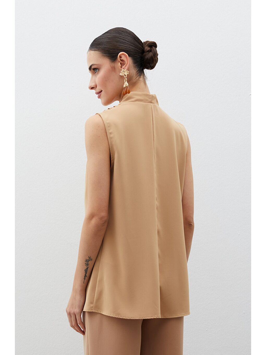 Kahverengi Hakim Yaka Kolsuz Bluz - Camel-7