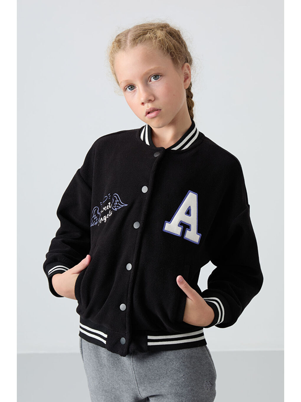Siyah Kalın Yumuşak Dokulu Standart Fit Nakışlı Polar Kız Çocuk Kolej Ceket - 75156-4