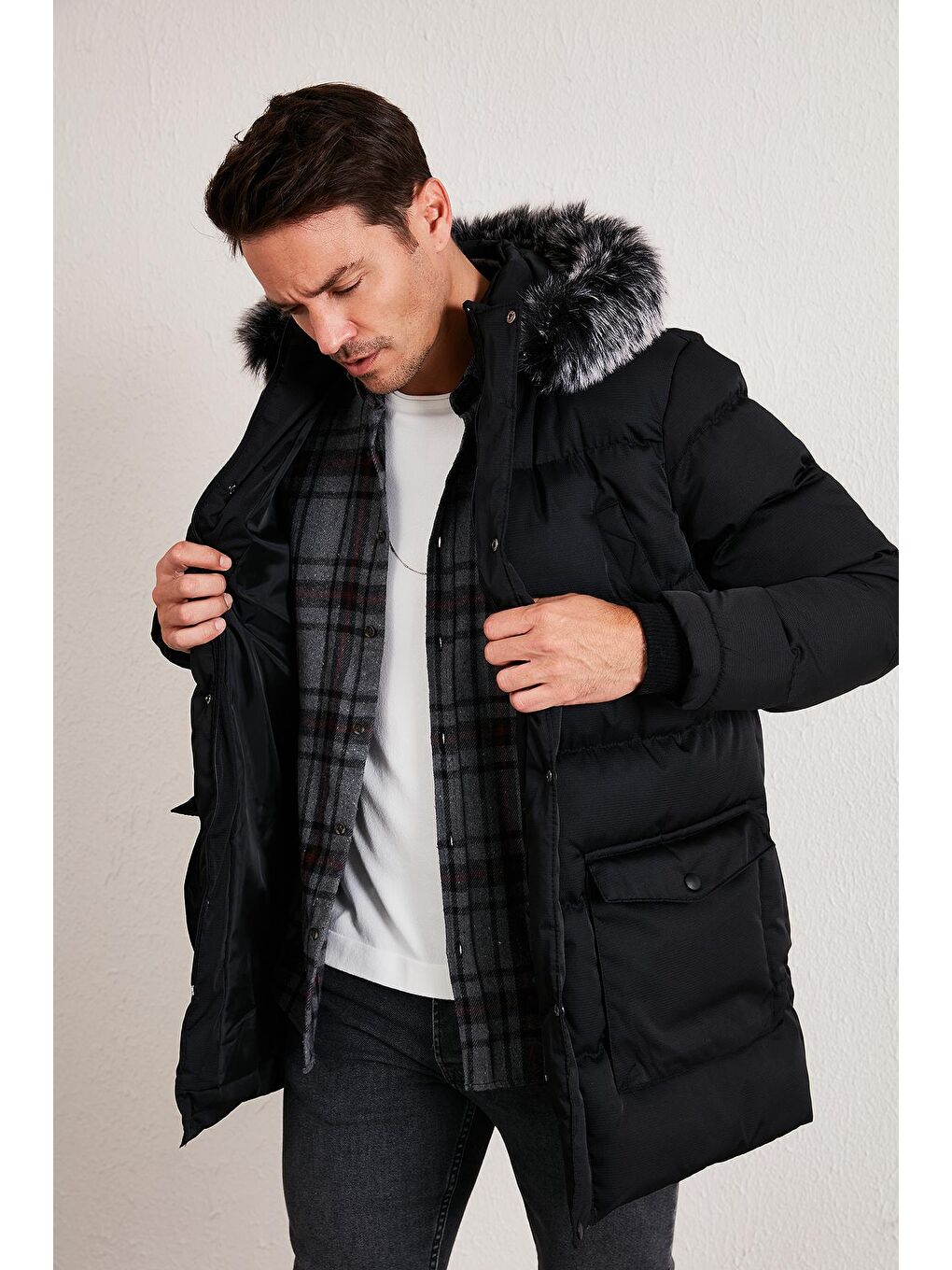 Siyah Yakası Suni Kürklü Çıkarılabilir Kapüşonlu Slim Fit Uzun Şişme Mont 5761050