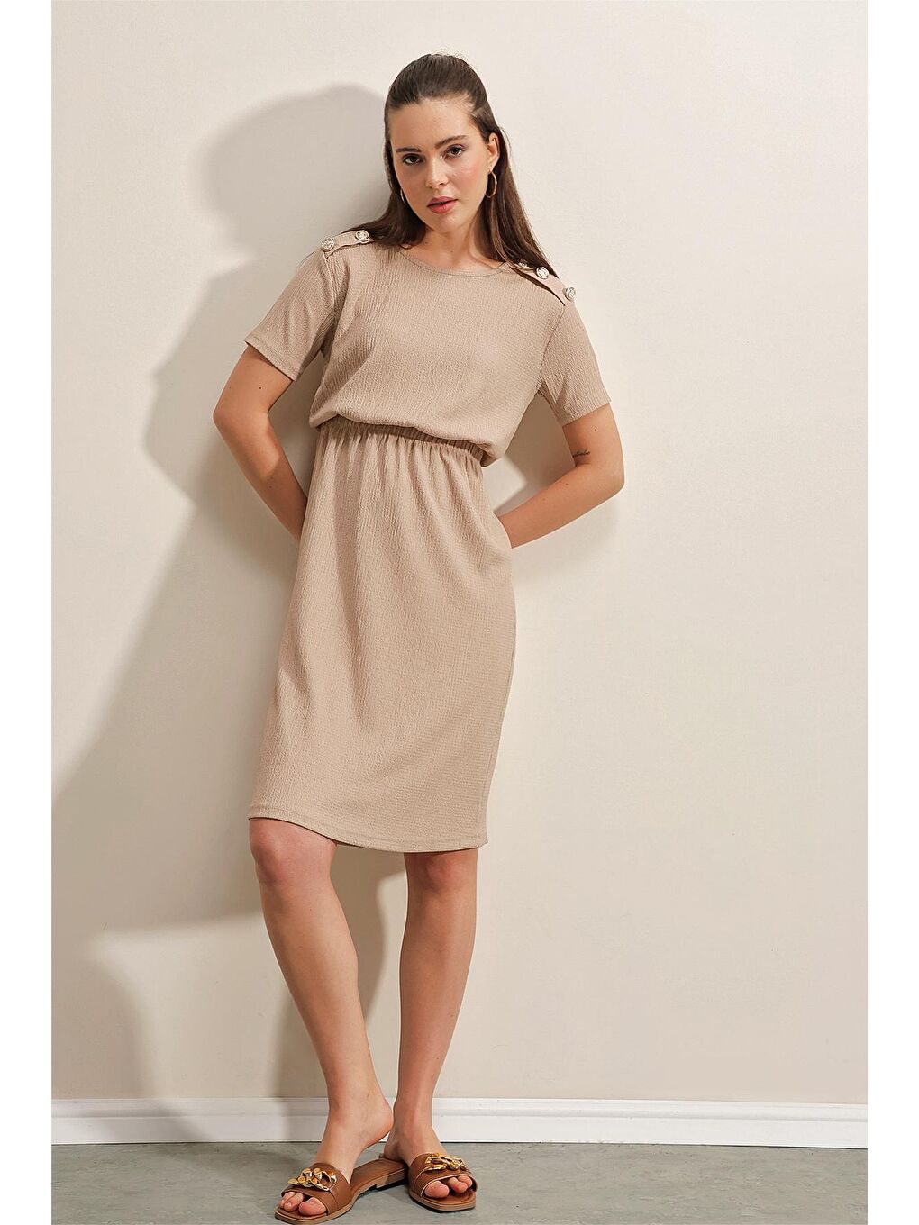 Bej 2375 Düğme Detaylı Örme Elbise - Bisküvi-1