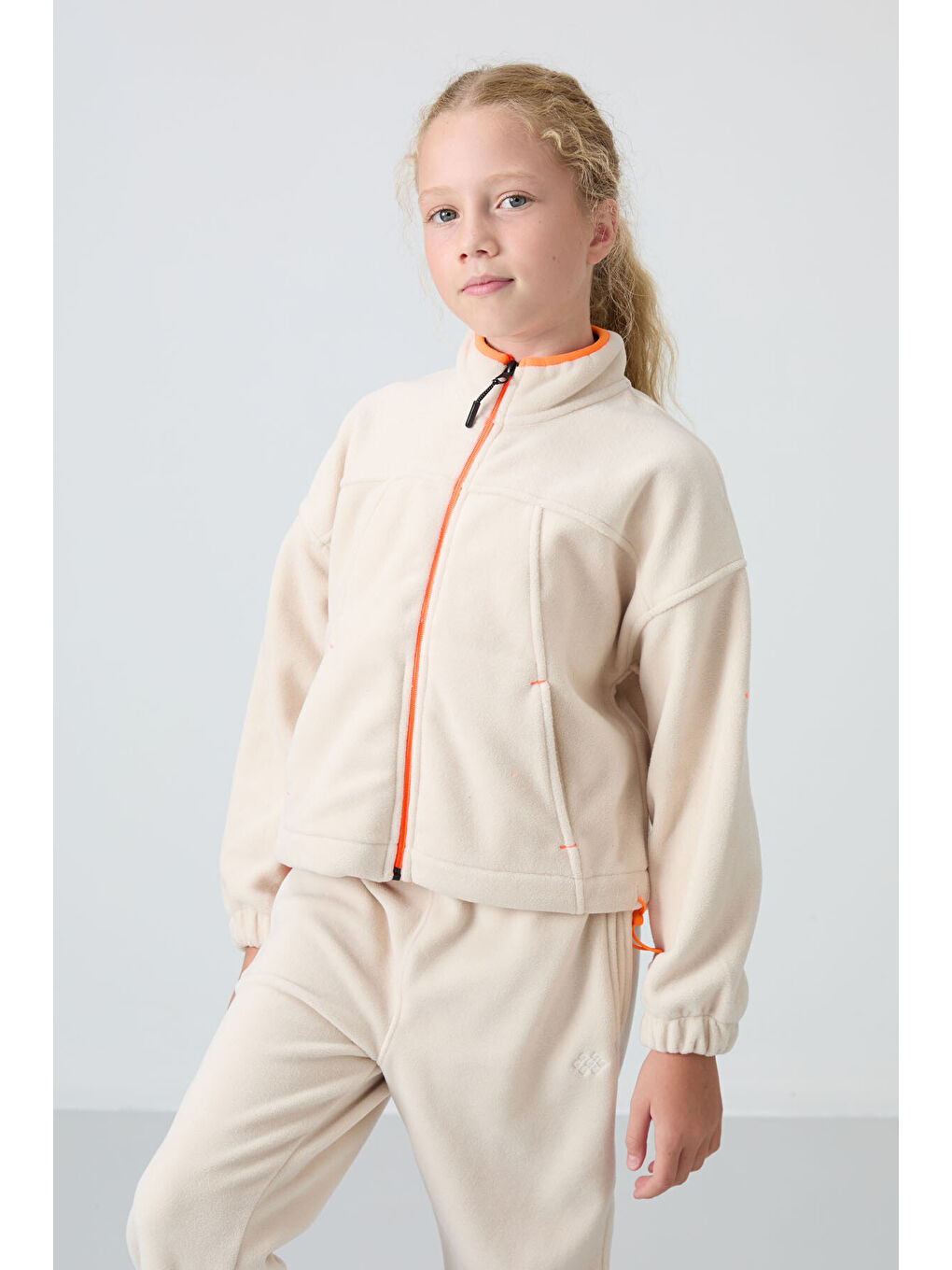 Bej Kalın Yumuşak Dokulu Standart Fit Nakışlı Polar Kız Çocuk Sweatshirt - 75157-2