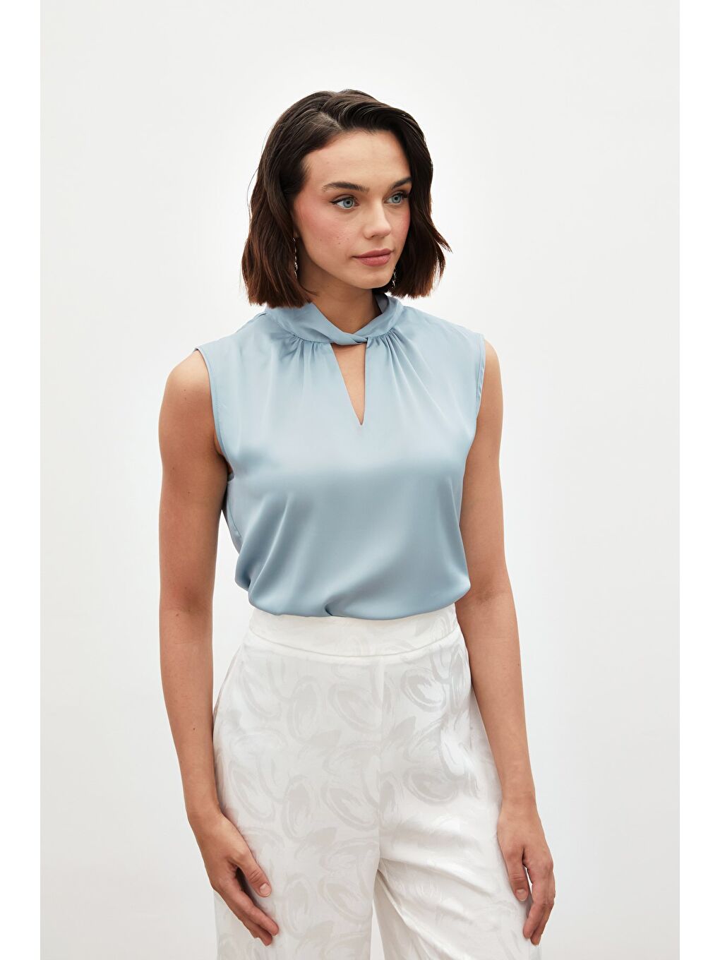 Yaka Detaylı Saten Bluz - Bebe Mavi
