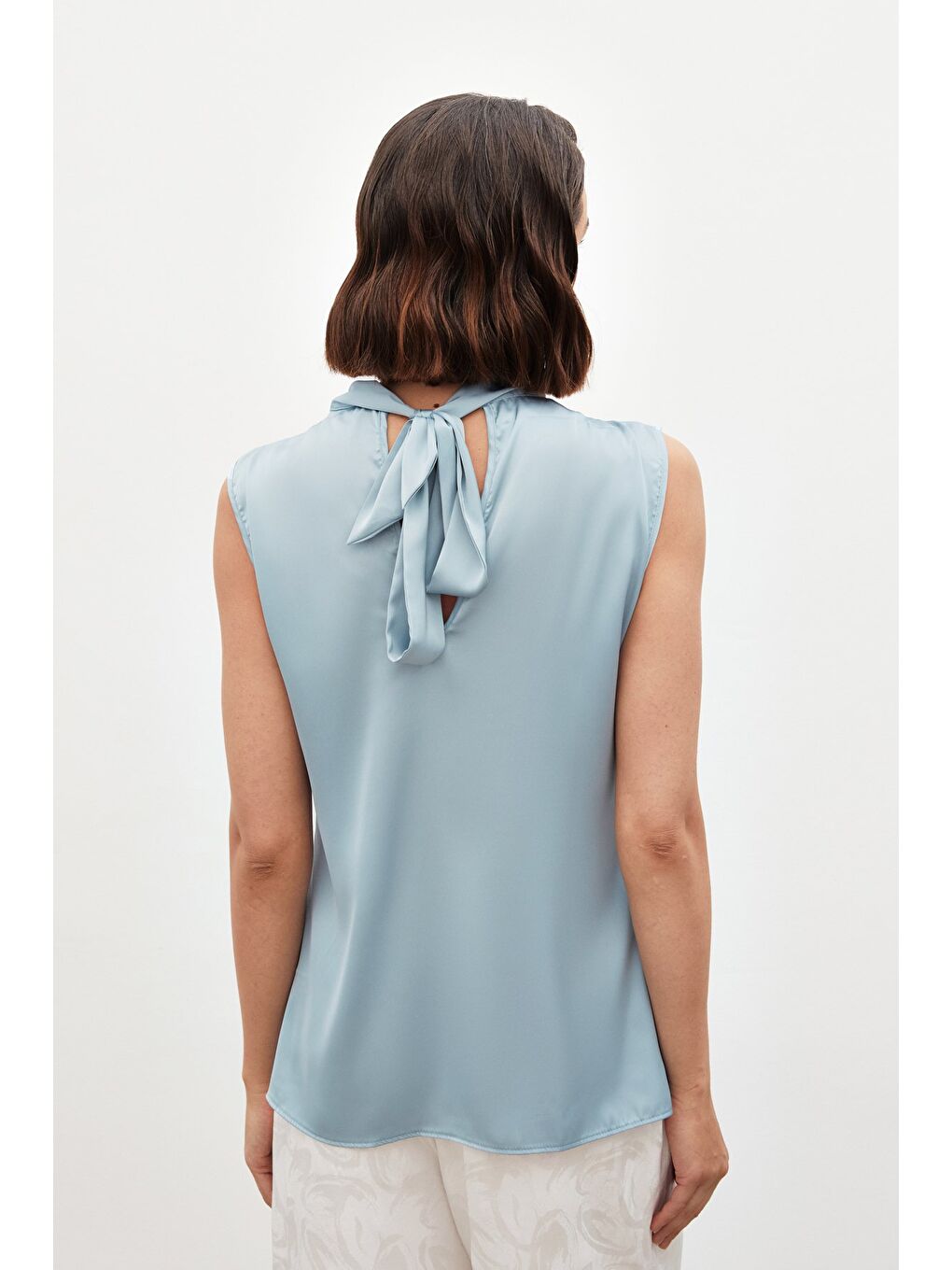Yaka Detaylı Saten Bluz - Bebe Mavi-4